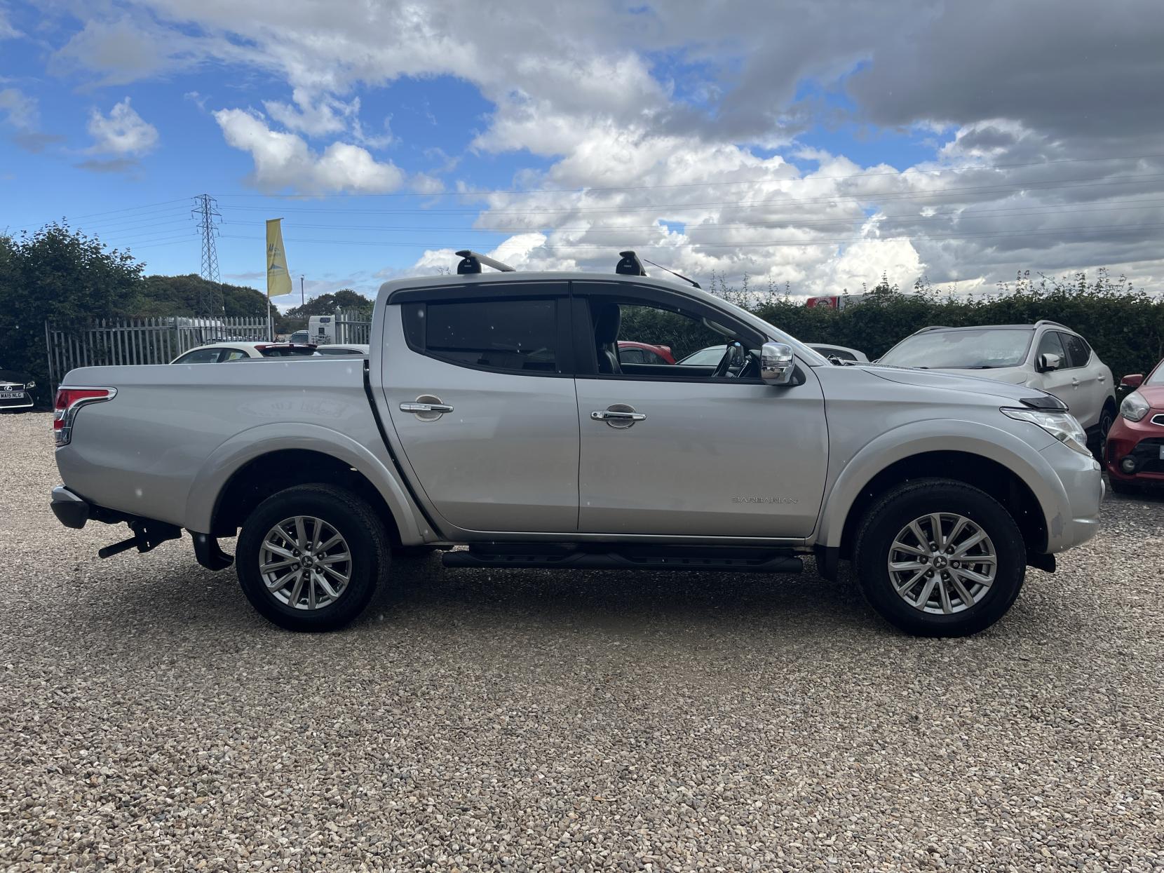 Mitsubishi L200 2.4 DI-D DC Barbarian Pickup Double Cab 4dr Diesel Auto 4WD Euro 5 (178 ps)