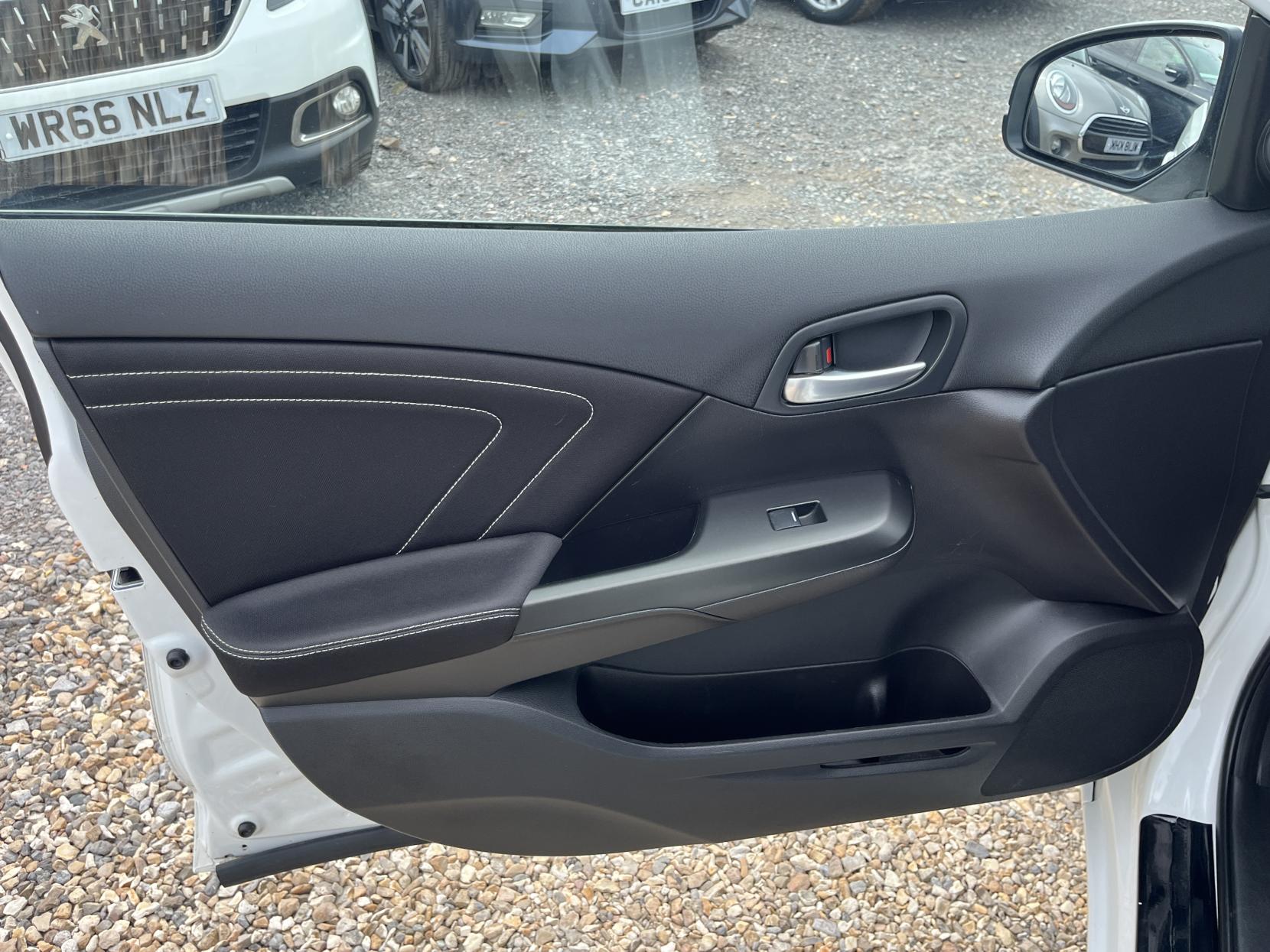 Honda Civic 1.6 i-DTEC SE Plus (Navi) Hatchback 5dr Diesel Manual Euro 5 (s/s) (120 ps)