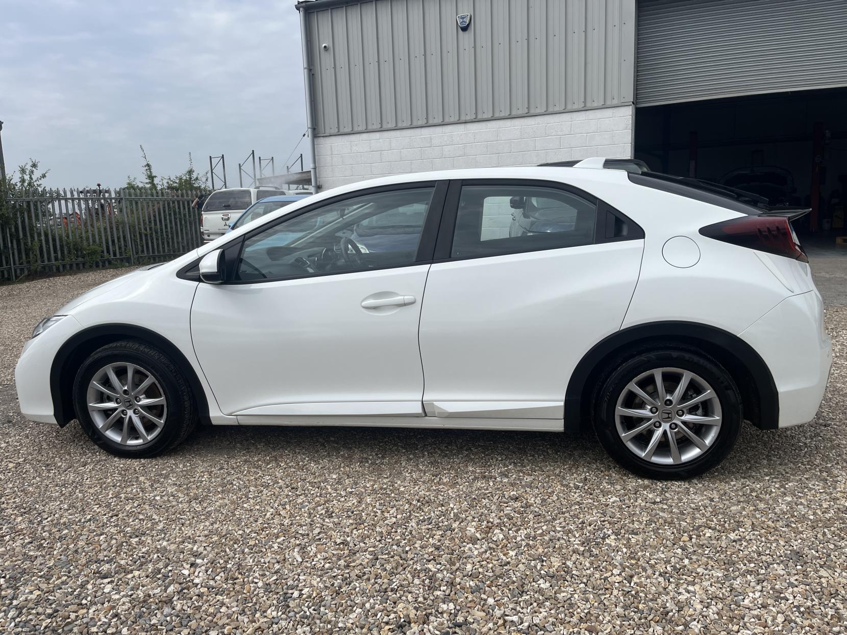 Honda Civic 1.6 i-DTEC SE Plus (Navi) Hatchback 5dr Diesel Manual Euro 5 (s/s) (120 ps)