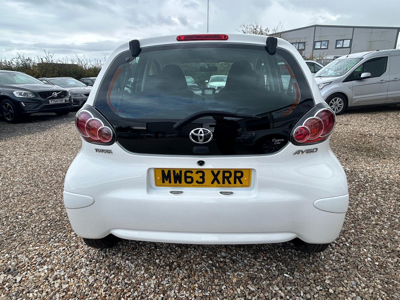 Toyota AYGO 1.0 VVT-i Move Hatchback 5dr Petrol MultiMode Euro 5 (68 ps)