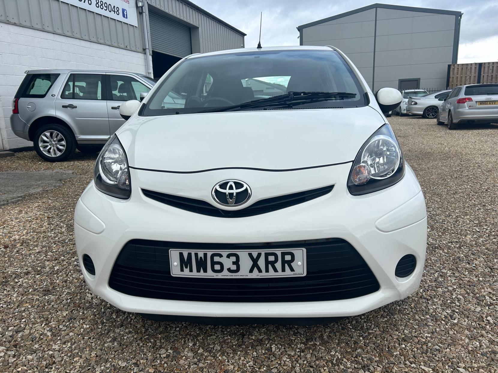 Toyota AYGO 1.0 VVT-i Move Hatchback 5dr Petrol MultiMode Euro 5 (68 ps)