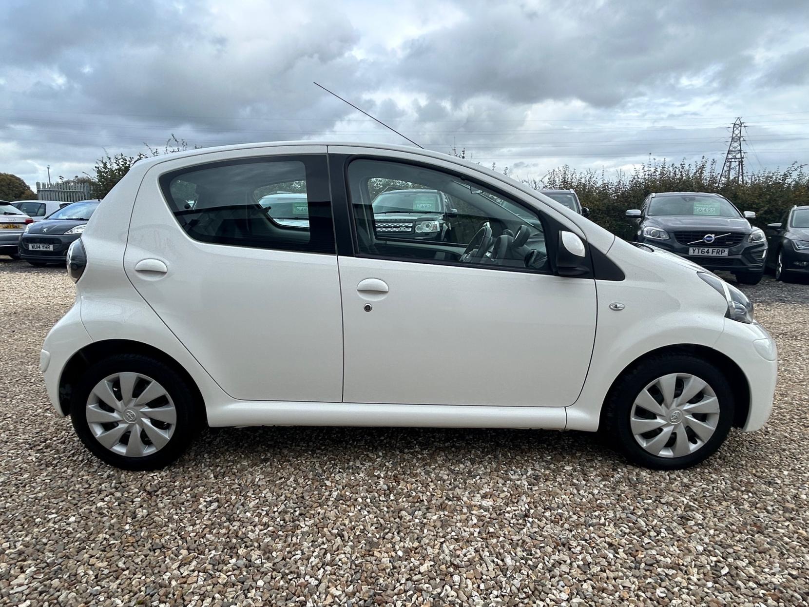 Toyota AYGO 1.0 VVT-i Move Hatchback 5dr Petrol MultiMode Euro 5 (68 ps)