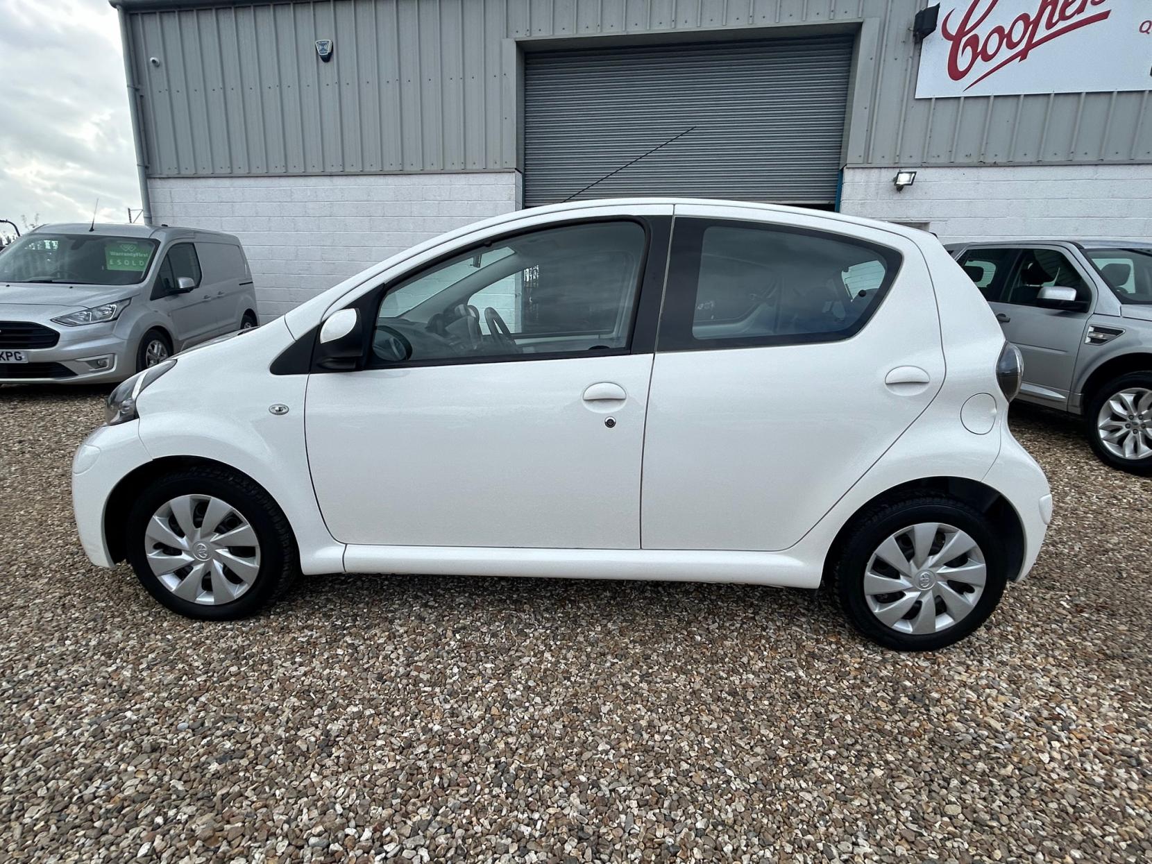 Toyota AYGO 1.0 VVT-i Move Hatchback 5dr Petrol MultiMode Euro 5 (68 ps)