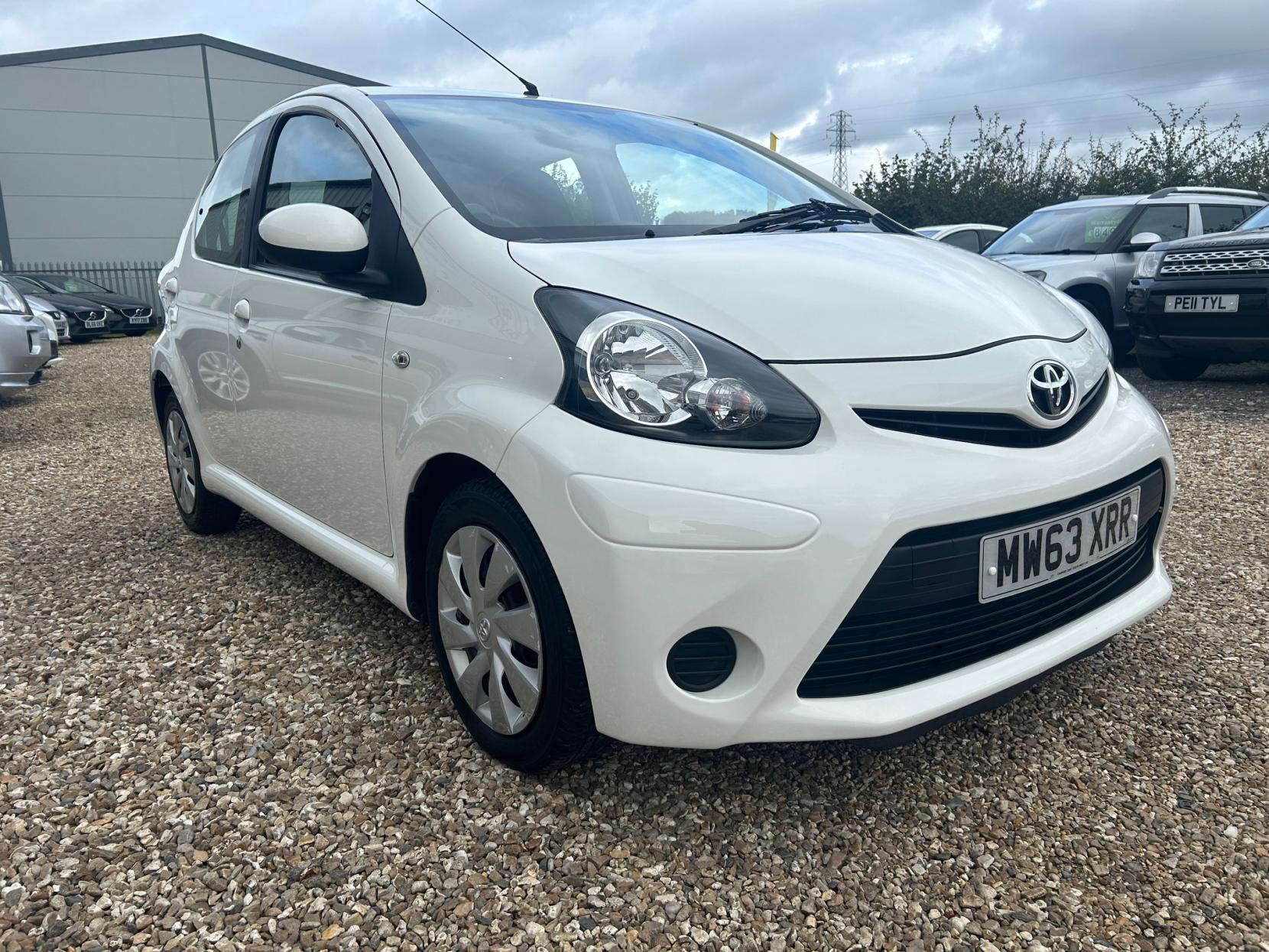 Toyota AYGO 1.0 VVT-i Move Hatchback 5dr Petrol MultiMode Euro 5 (68 ps)