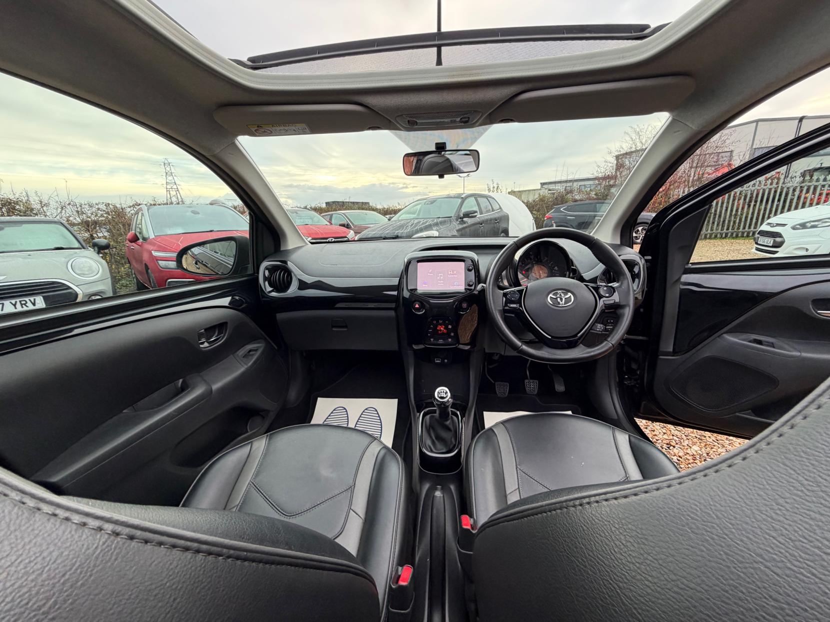 Toyota AYGO 1.0 VVT-i x-clusiv3 Hatchback 5dr Petrol Manual Euro 6 (68 ps)