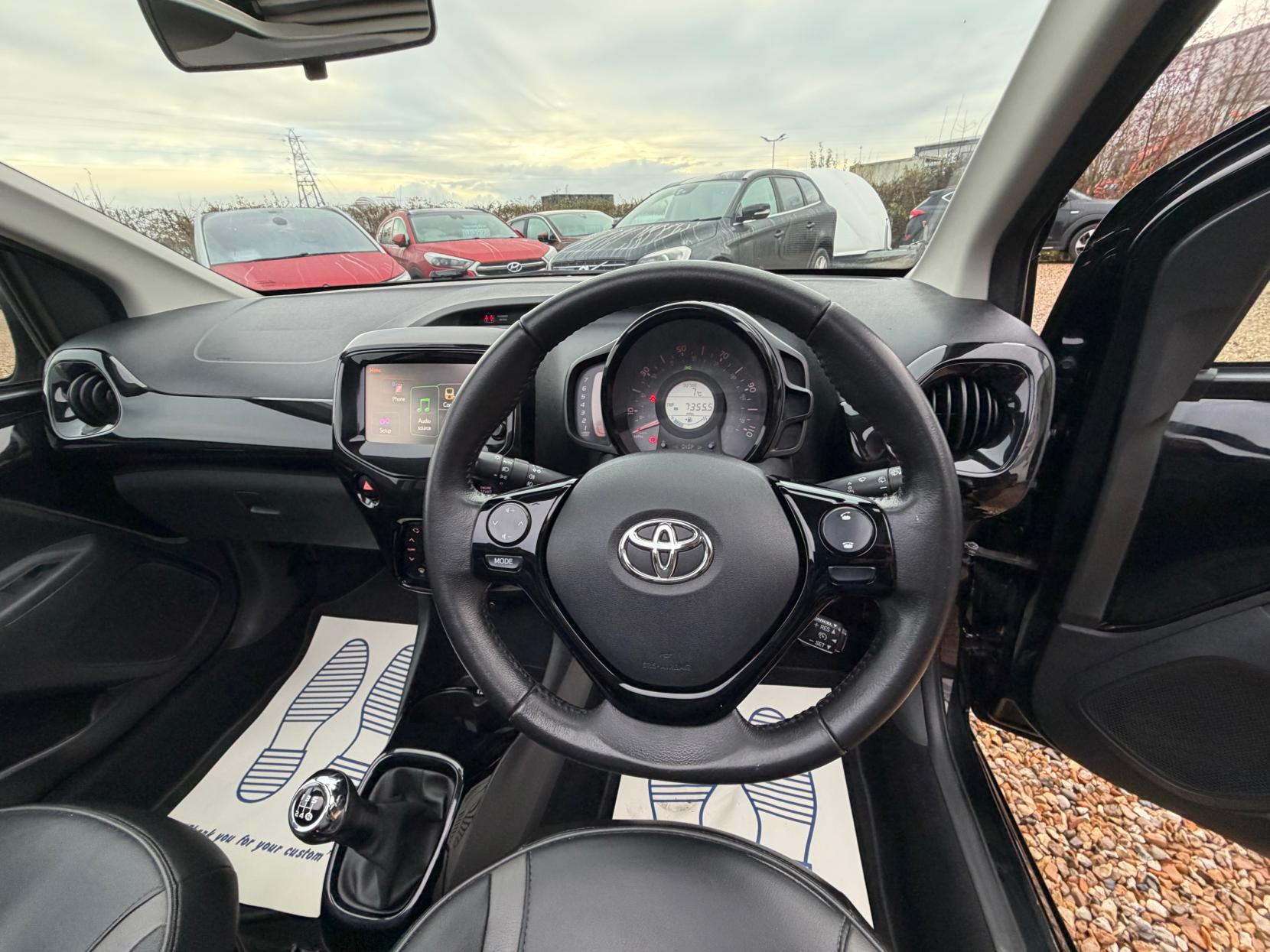 Toyota AYGO 1.0 VVT-i x-clusiv3 Hatchback 5dr Petrol Manual Euro 6 (68 ps)