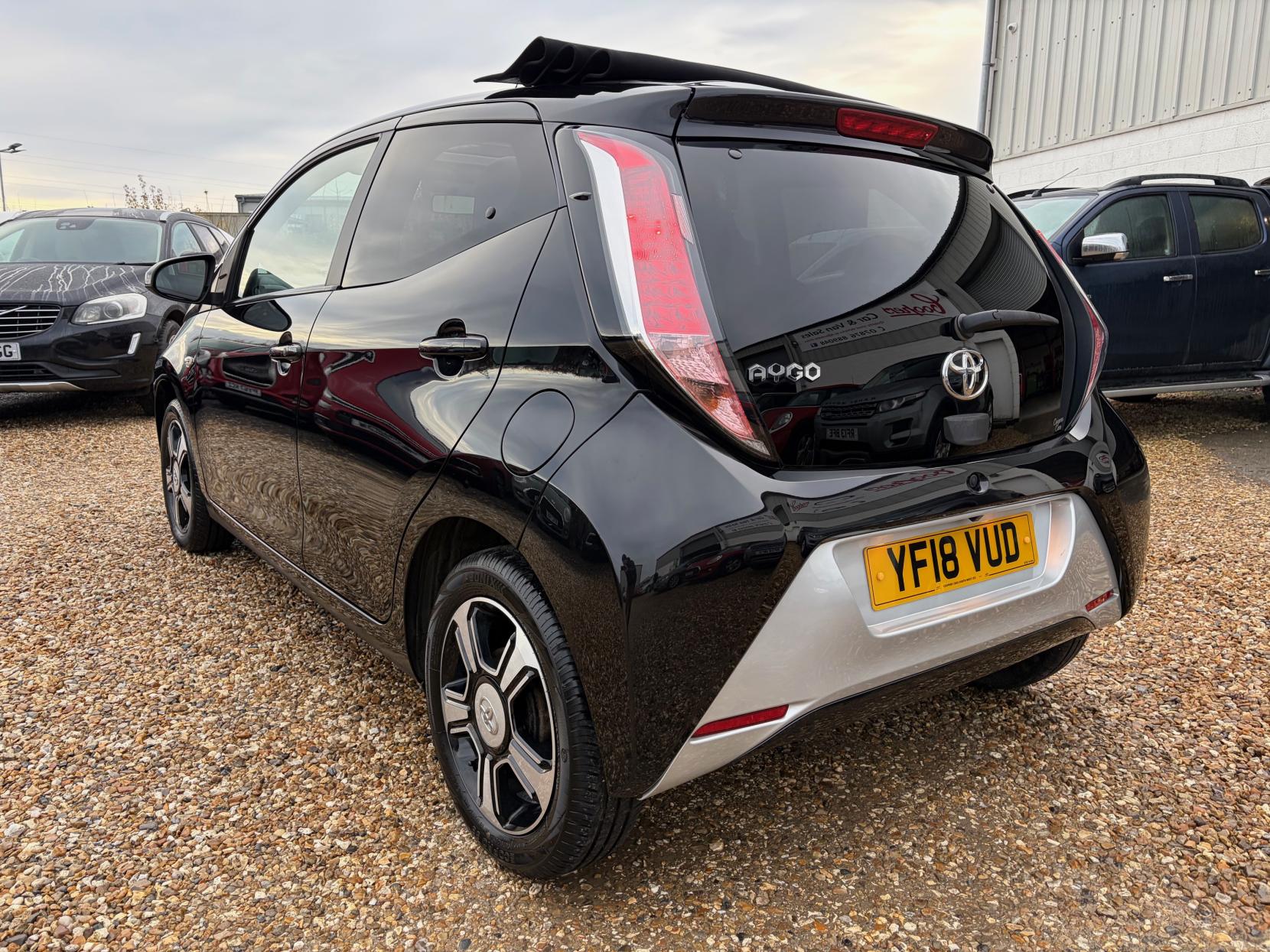 Toyota AYGO 1.0 VVT-i x-clusiv3 Hatchback 5dr Petrol Manual Euro 6 (68 ps)