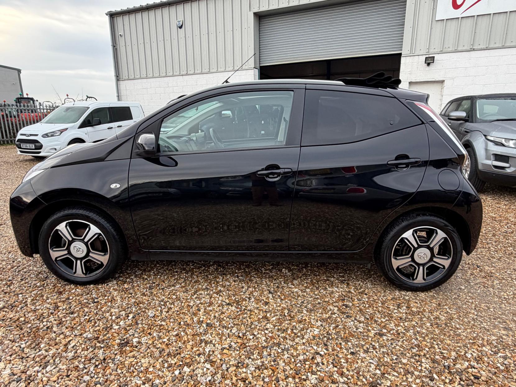 Toyota AYGO 1.0 VVT-i x-clusiv3 Hatchback 5dr Petrol Manual Euro 6 (68 ps)