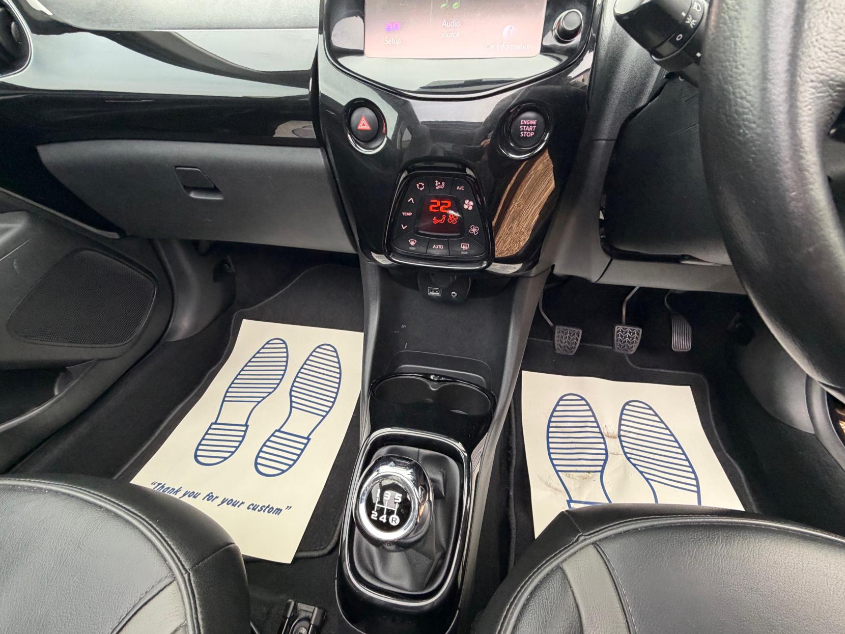 Toyota AYGO 1.0 VVT-i x-clusiv3 Hatchback 5dr Petrol Manual Euro 6 (68 ps)