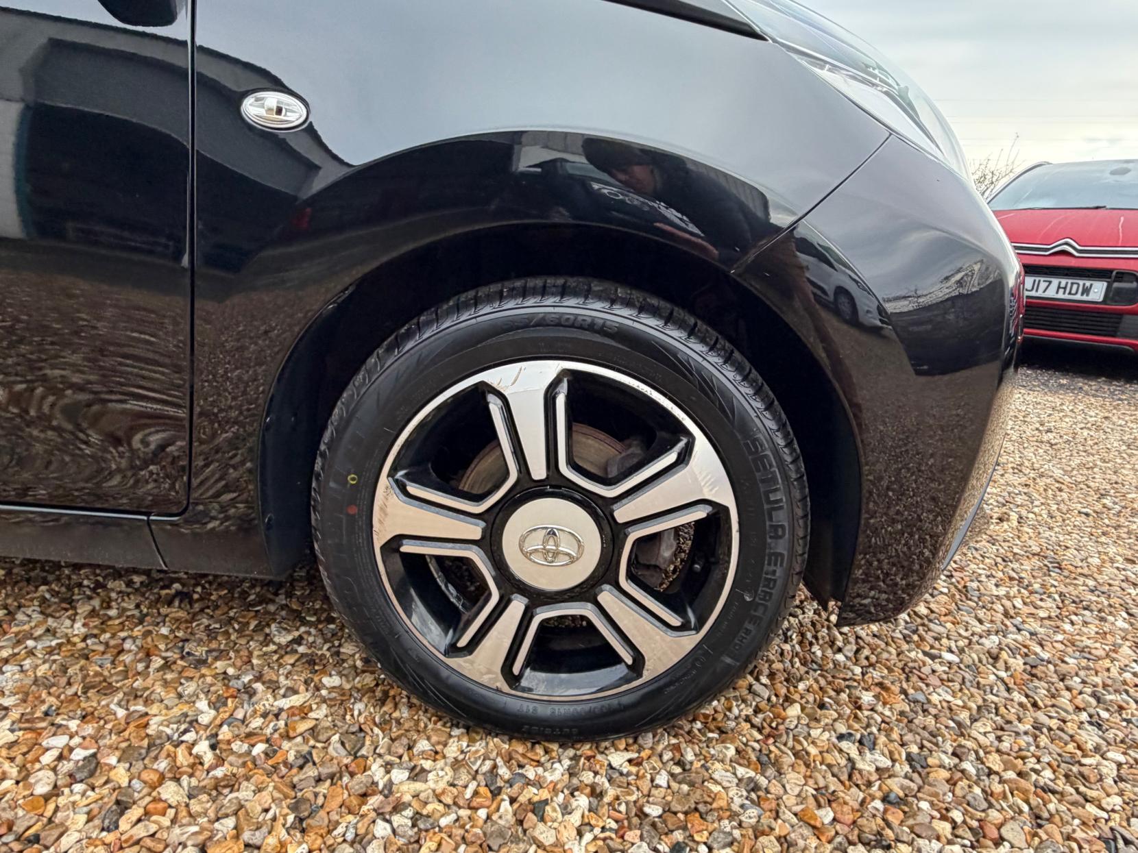 Toyota AYGO 1.0 VVT-i x-clusiv3 Hatchback 5dr Petrol Manual Euro 6 (68 ps)