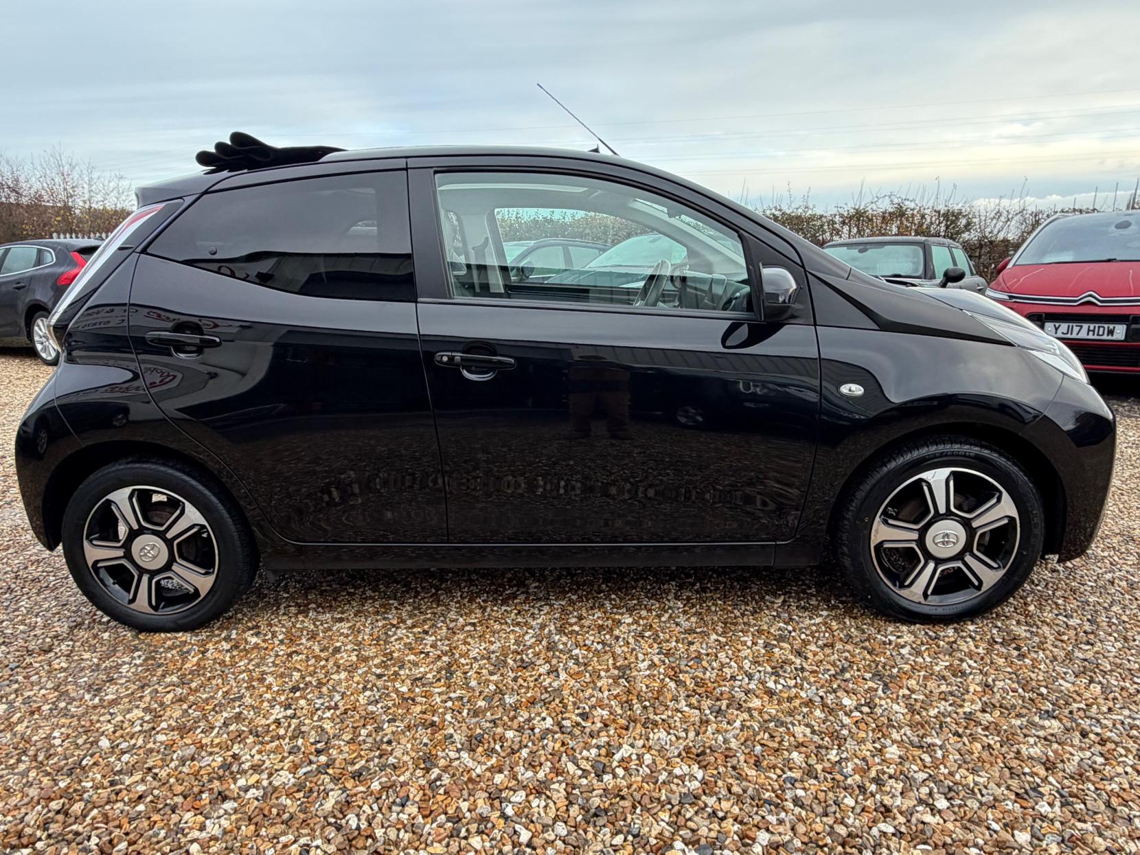 Toyota AYGO 1.0 VVT-i x-clusiv3 Hatchback 5dr Petrol Manual Euro 6 (68 ps)