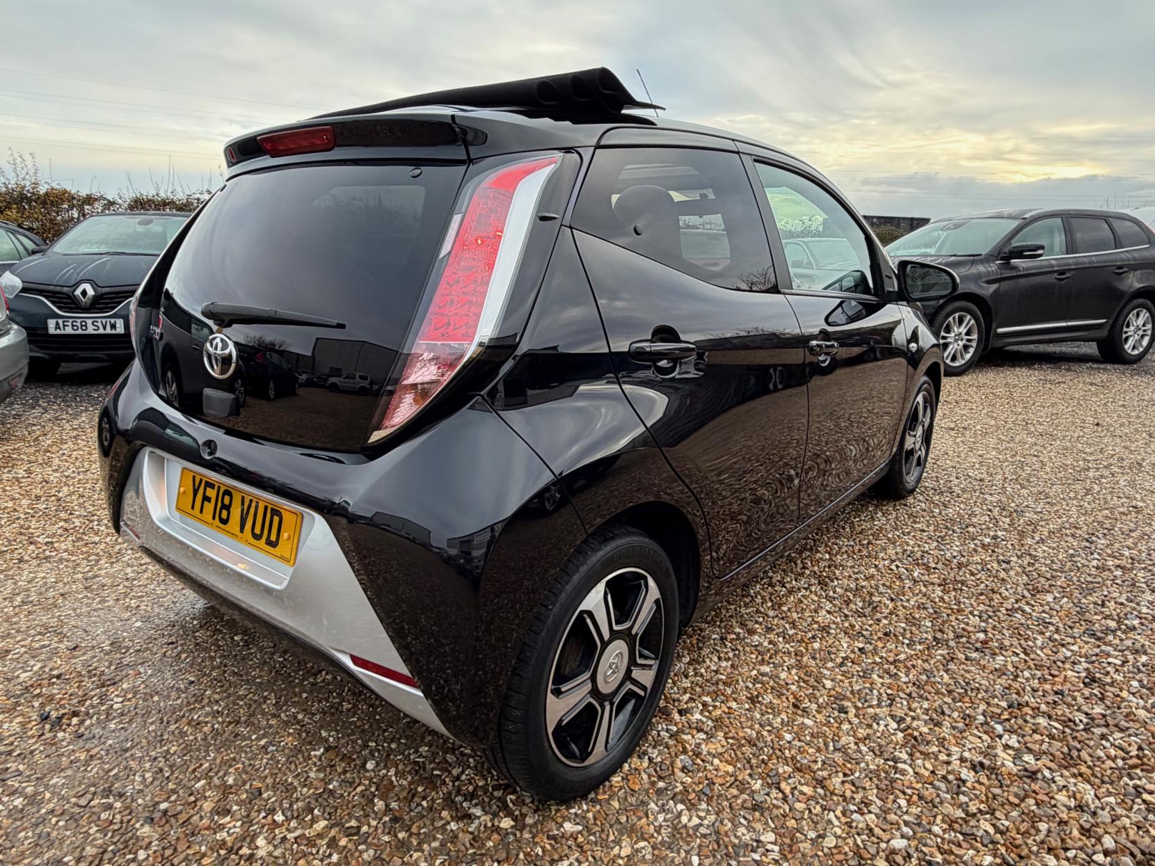 Toyota AYGO 1.0 VVT-i x-clusiv3 Hatchback 5dr Petrol Manual Euro 6 (68 ps)