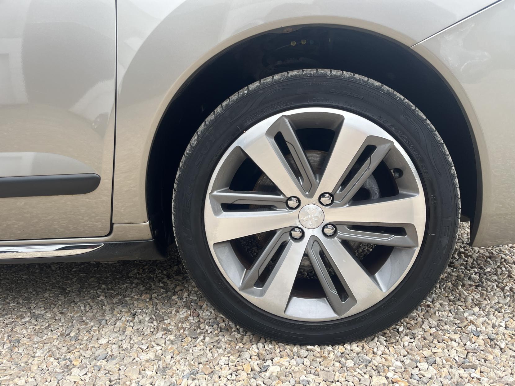 Peugeot 3008 2.0 HDi Allure SUV 5dr Diesel Auto Euro 5 (163 ps)