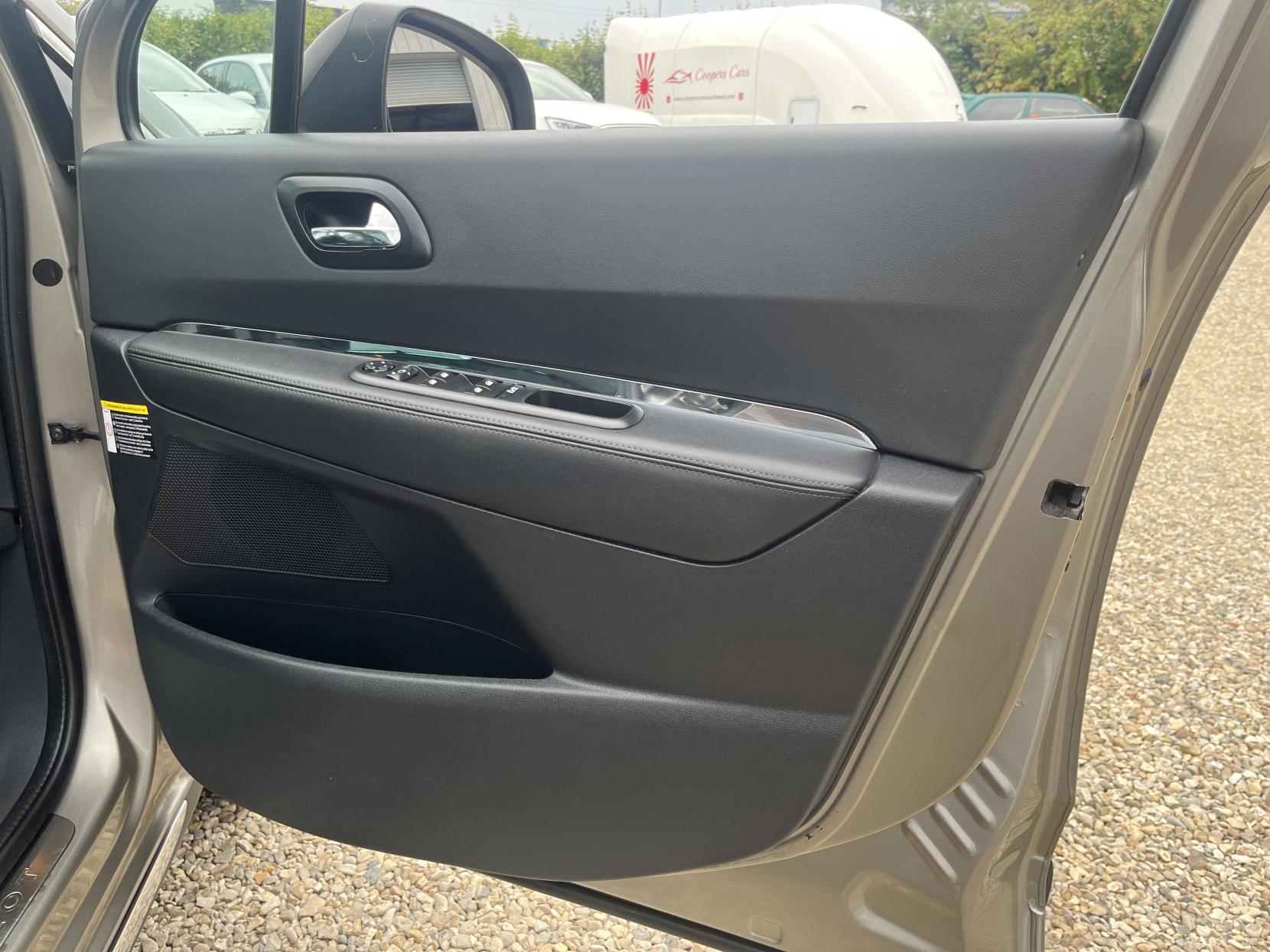 Peugeot 3008 2.0 HDi Allure SUV 5dr Diesel Auto Euro 5 (163 ps)
