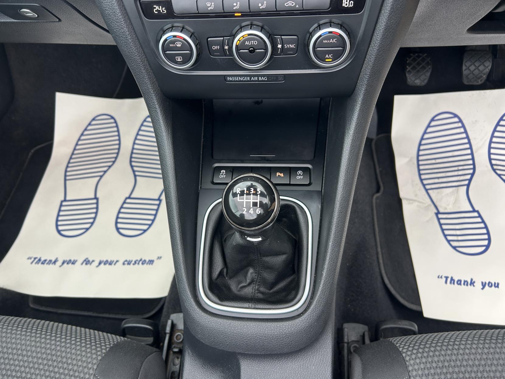 Volkswagen Golf 2.0 TDI BlueMotion Tech SE Cabriolet 2dr Diesel Manual Euro 5 (s/s) (140 ps)