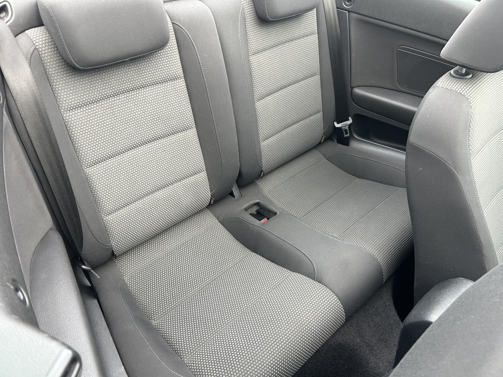 Volkswagen Golf 2.0 TDI BlueMotion Tech SE Cabriolet 2dr Diesel Manual Euro 5 (s/s) (140 ps)