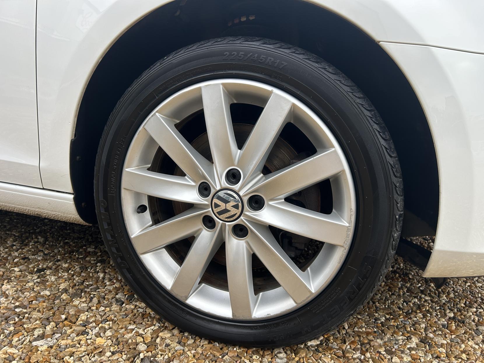 Volkswagen Golf 2.0 TDI BlueMotion Tech SE Cabriolet 2dr Diesel Manual Euro 5 (s/s) (140 ps)