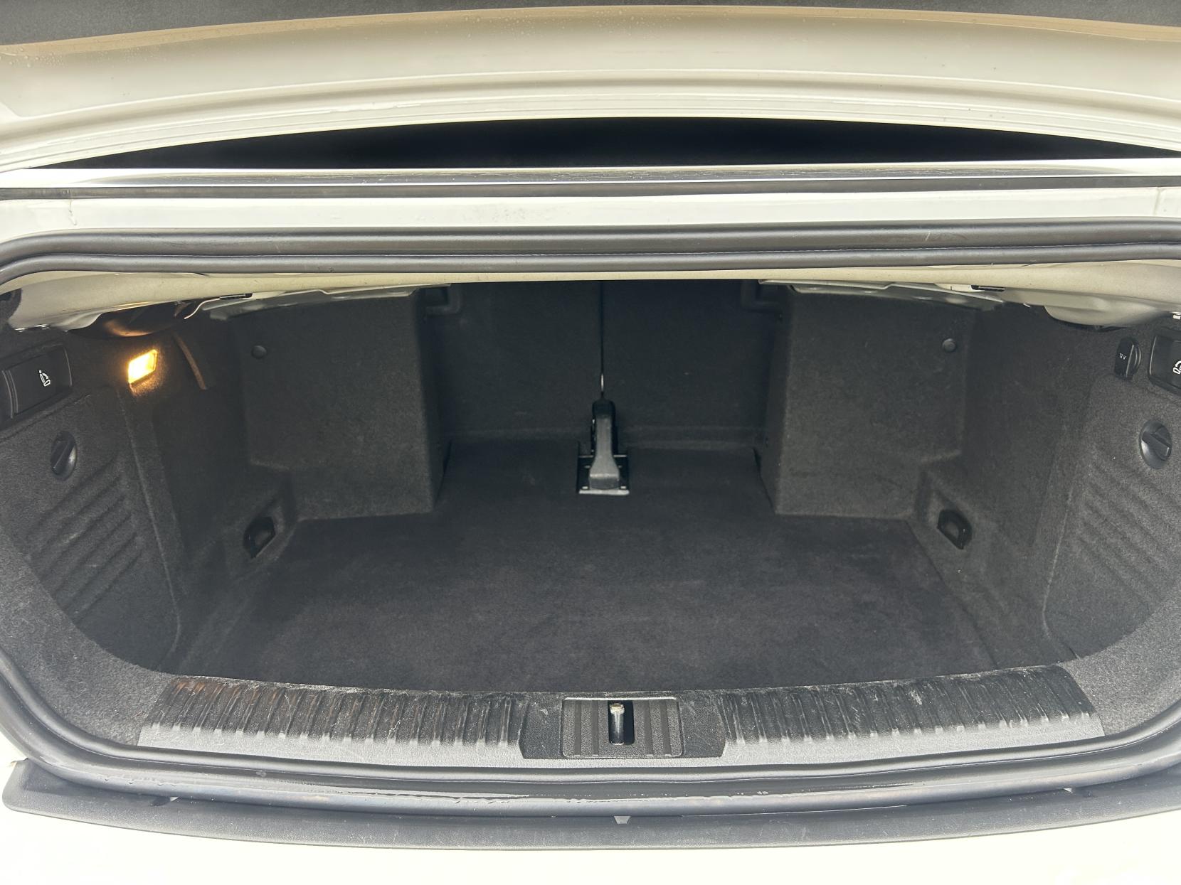 Volkswagen Golf 2.0 TDI BlueMotion Tech SE Cabriolet 2dr Diesel Manual Euro 5 (s/s) (140 ps)