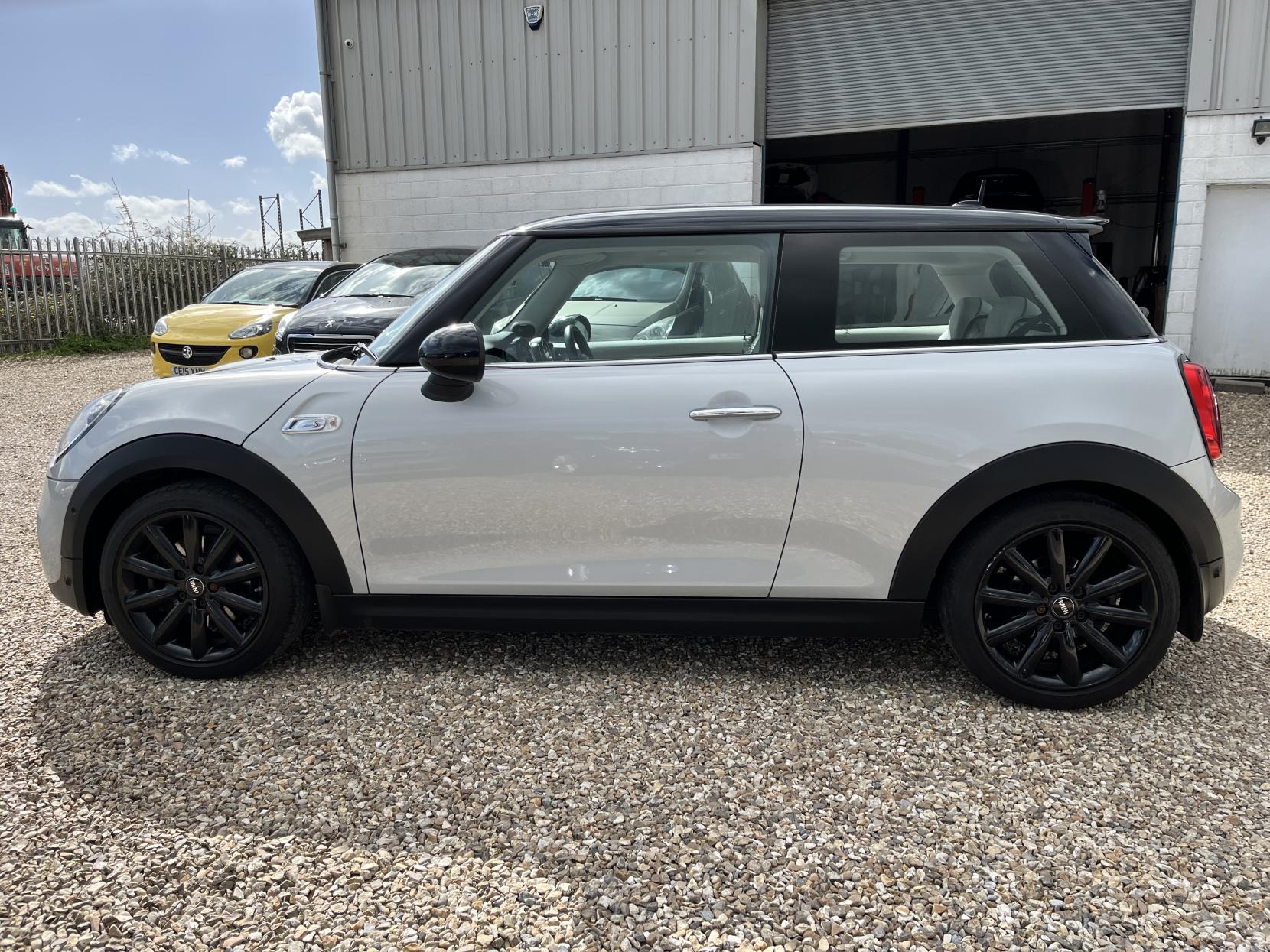 MINI Hatch 2.0 Cooper S Hatchback 3dr Petrol Auto Euro 6 (s/s) (192 ps)