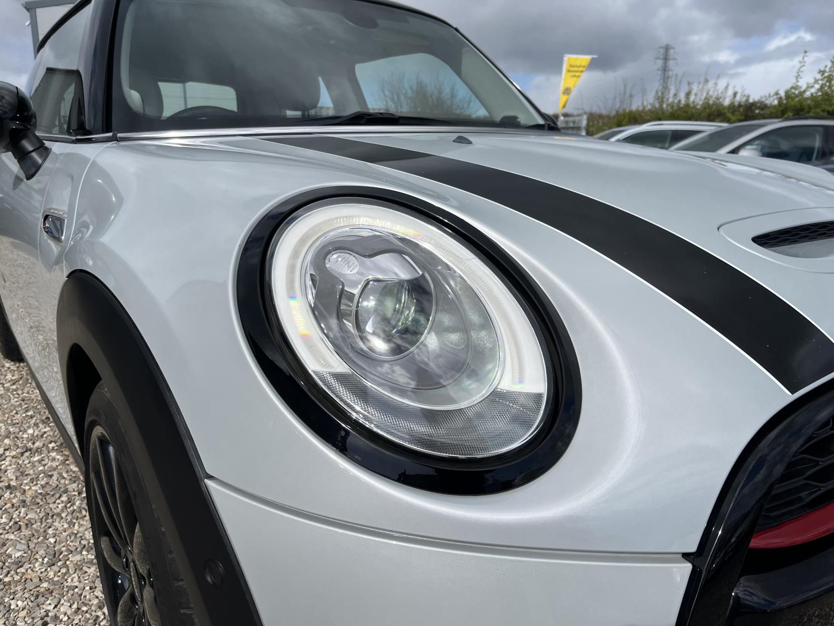 MINI Hatch 2.0 Cooper S Hatchback 3dr Petrol Auto Euro 6 (s/s) (192 ps)