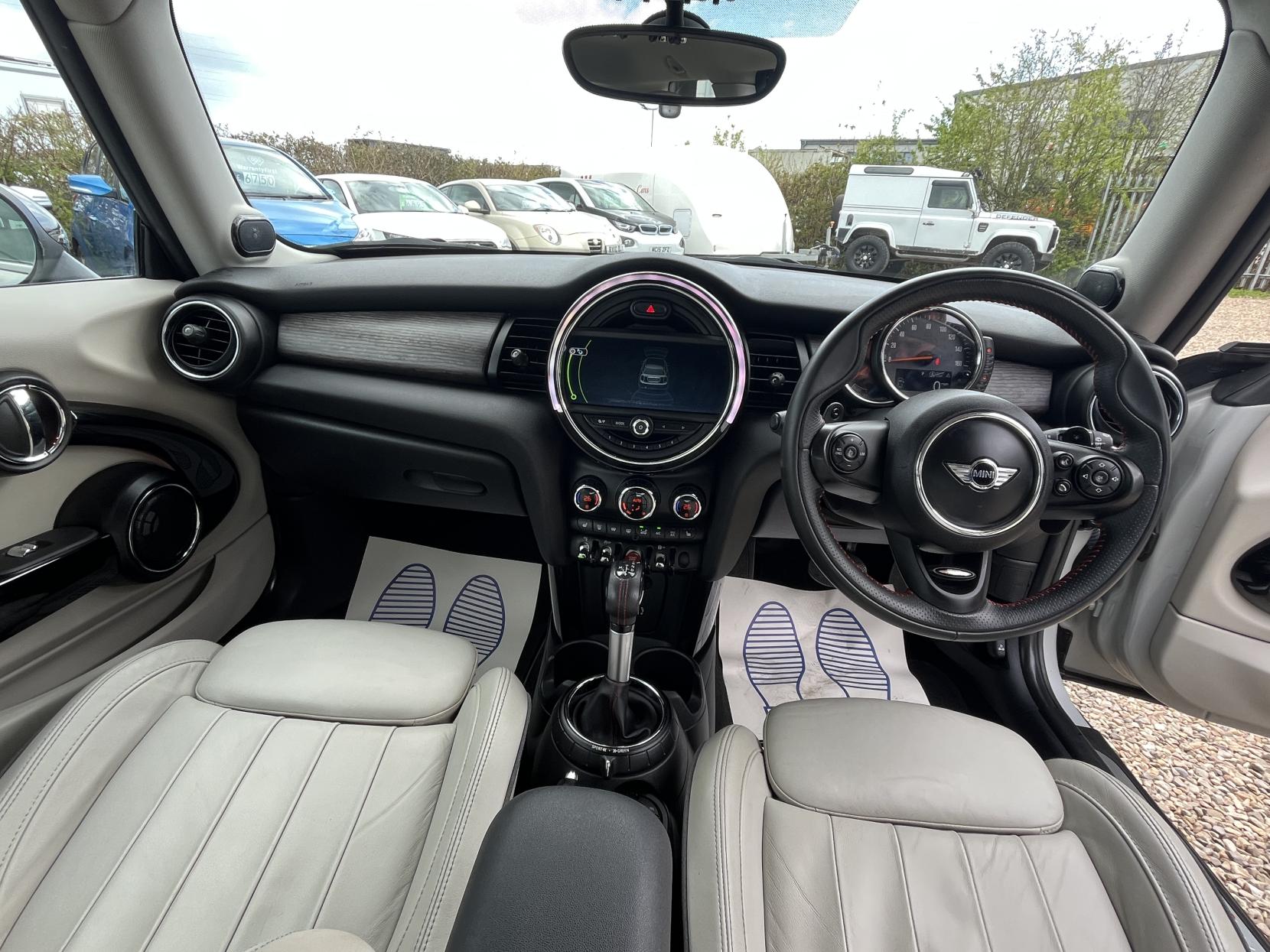 MINI Hatch 2.0 Cooper S Hatchback 3dr Petrol Auto Euro 6 (s/s) (192 ps)