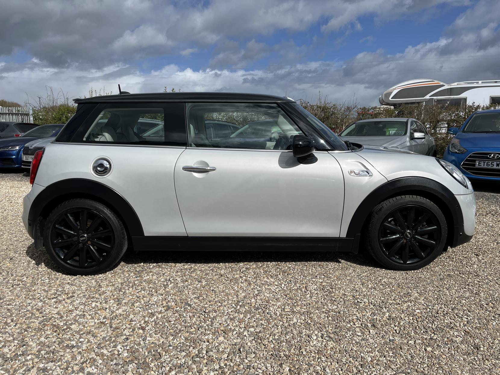 MINI Hatch 2.0 Cooper S Hatchback 3dr Petrol Auto Euro 6 (s/s) (192 ps)