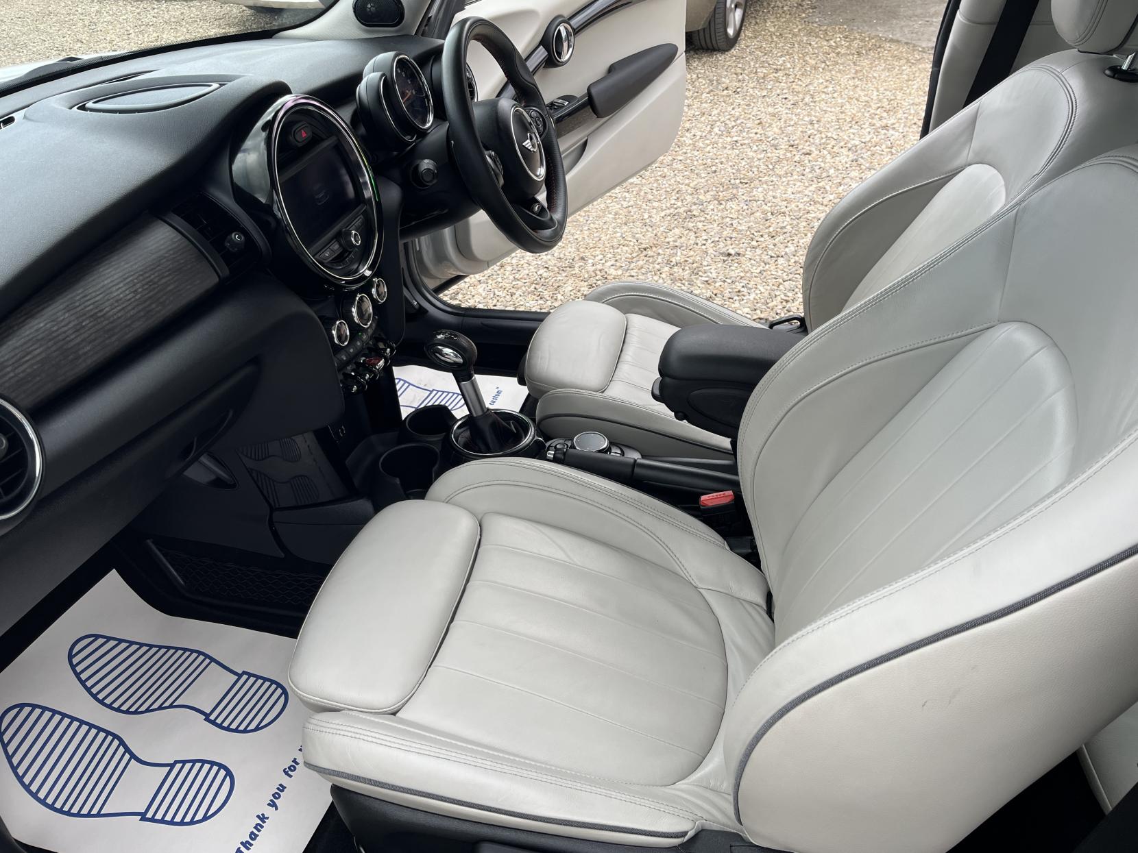 MINI Hatch 2.0 Cooper S Hatchback 3dr Petrol Auto Euro 6 (s/s) (192 ps)