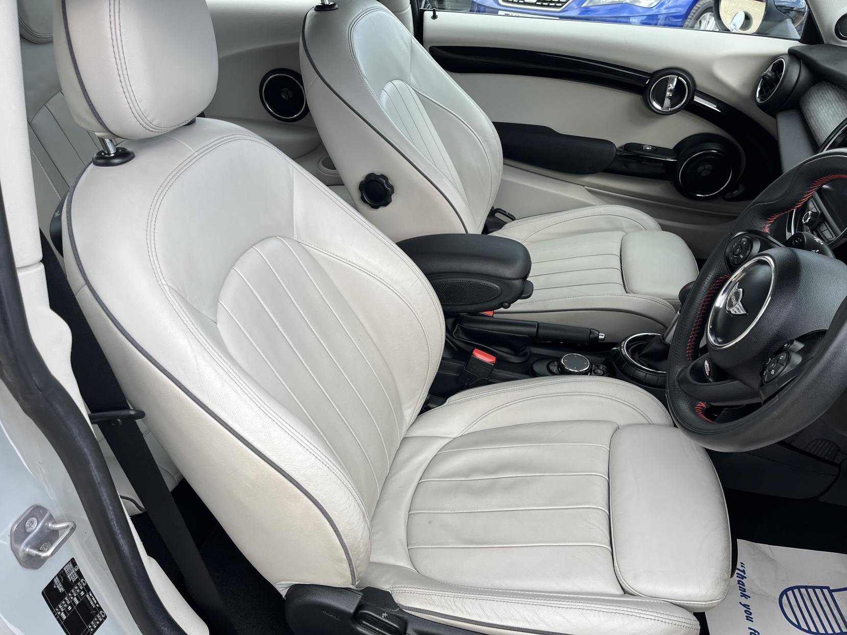 MINI Hatch 2.0 Cooper S Hatchback 3dr Petrol Auto Euro 6 (s/s) (192 ps)