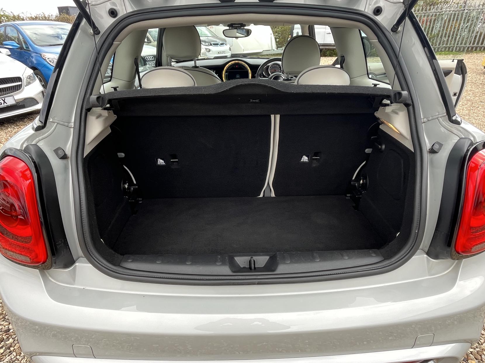 MINI Hatch 2.0 Cooper S Hatchback 3dr Petrol Auto Euro 6 (s/s) (192 ps)