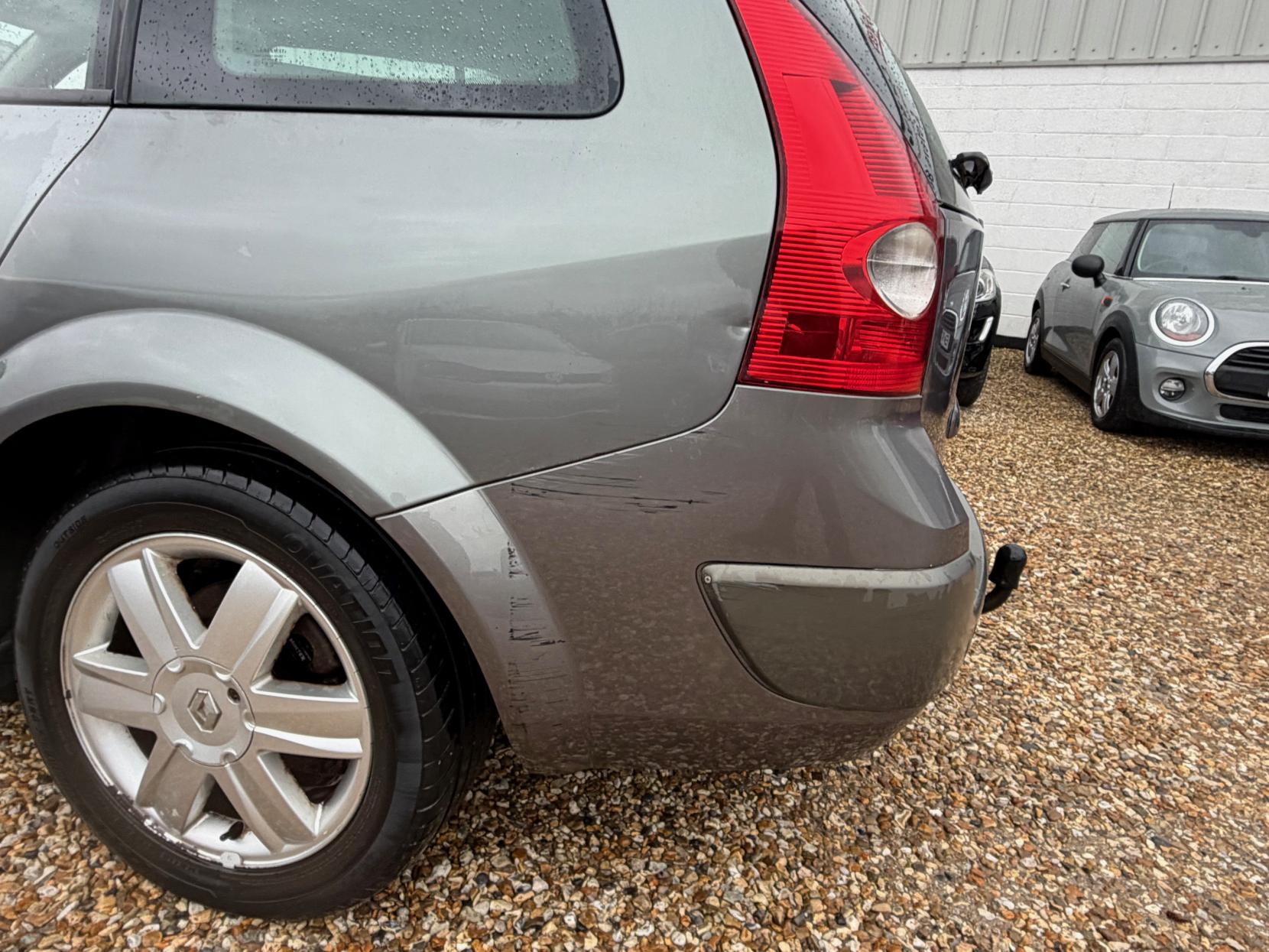 Renault Megane 1.9 dCi FAP Dynamique Estate 5dr Diesel Manual (154 g/km, 130 bhp)