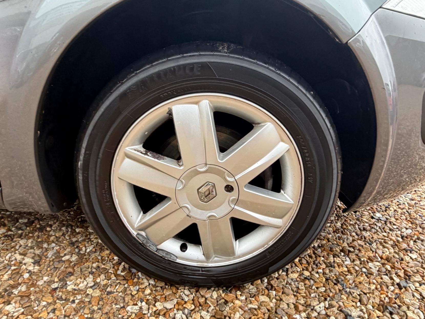 Renault Megane 1.9 dCi FAP Dynamique Estate 5dr Diesel Manual (154 g/km, 130 bhp)