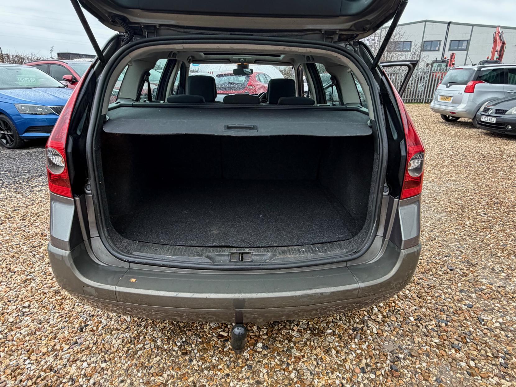 Renault Megane 1.9 dCi FAP Dynamique Estate 5dr Diesel Manual (154 g/km, 130 bhp)