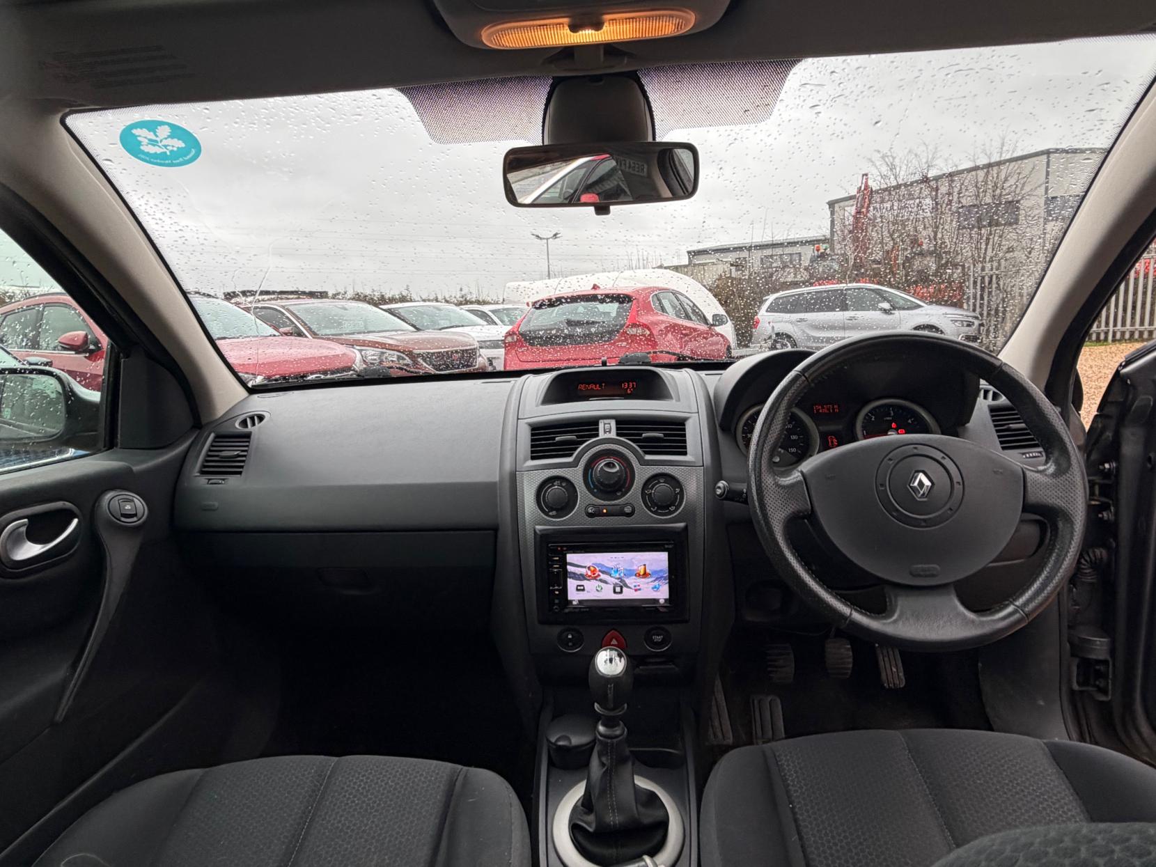 Renault Megane 1.9 dCi FAP Dynamique Estate 5dr Diesel Manual (154 g/km, 130 bhp)