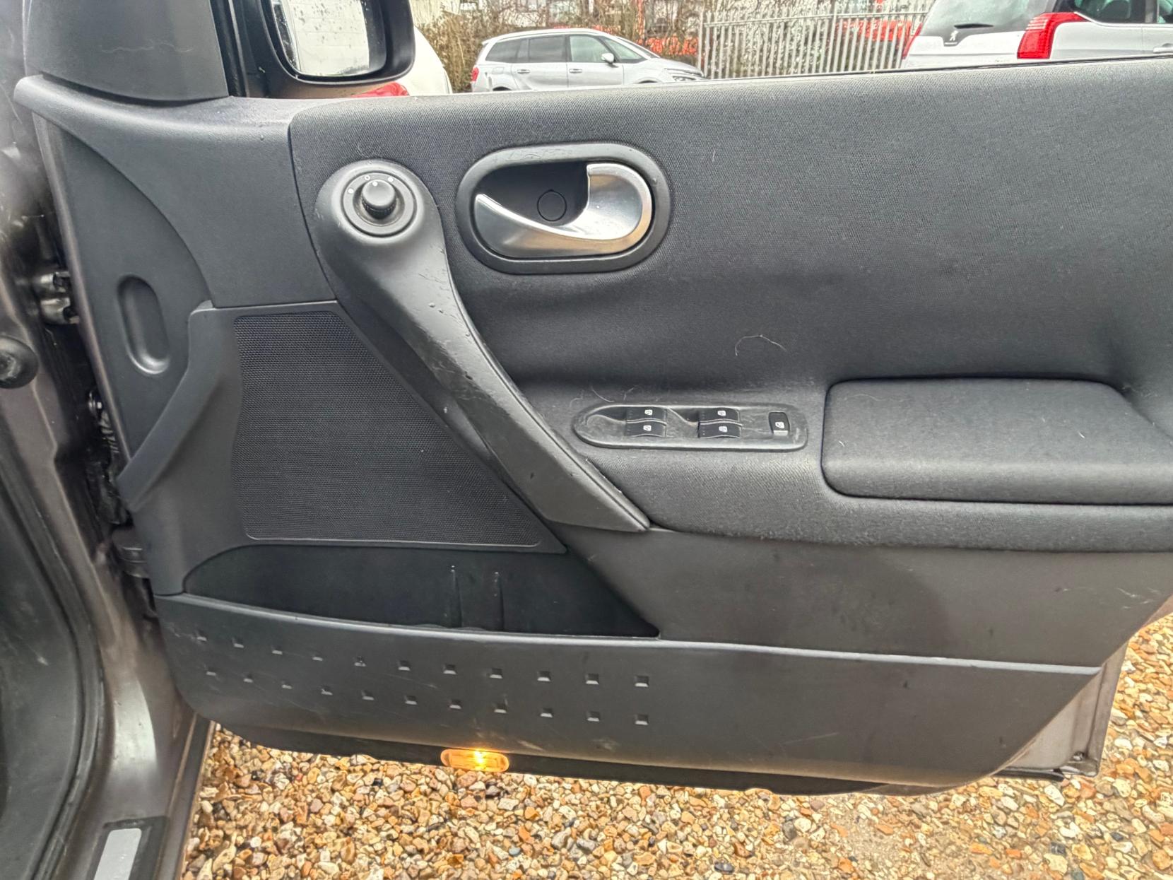 Renault Megane 1.9 dCi FAP Dynamique Estate 5dr Diesel Manual (154 g/km, 130 bhp)