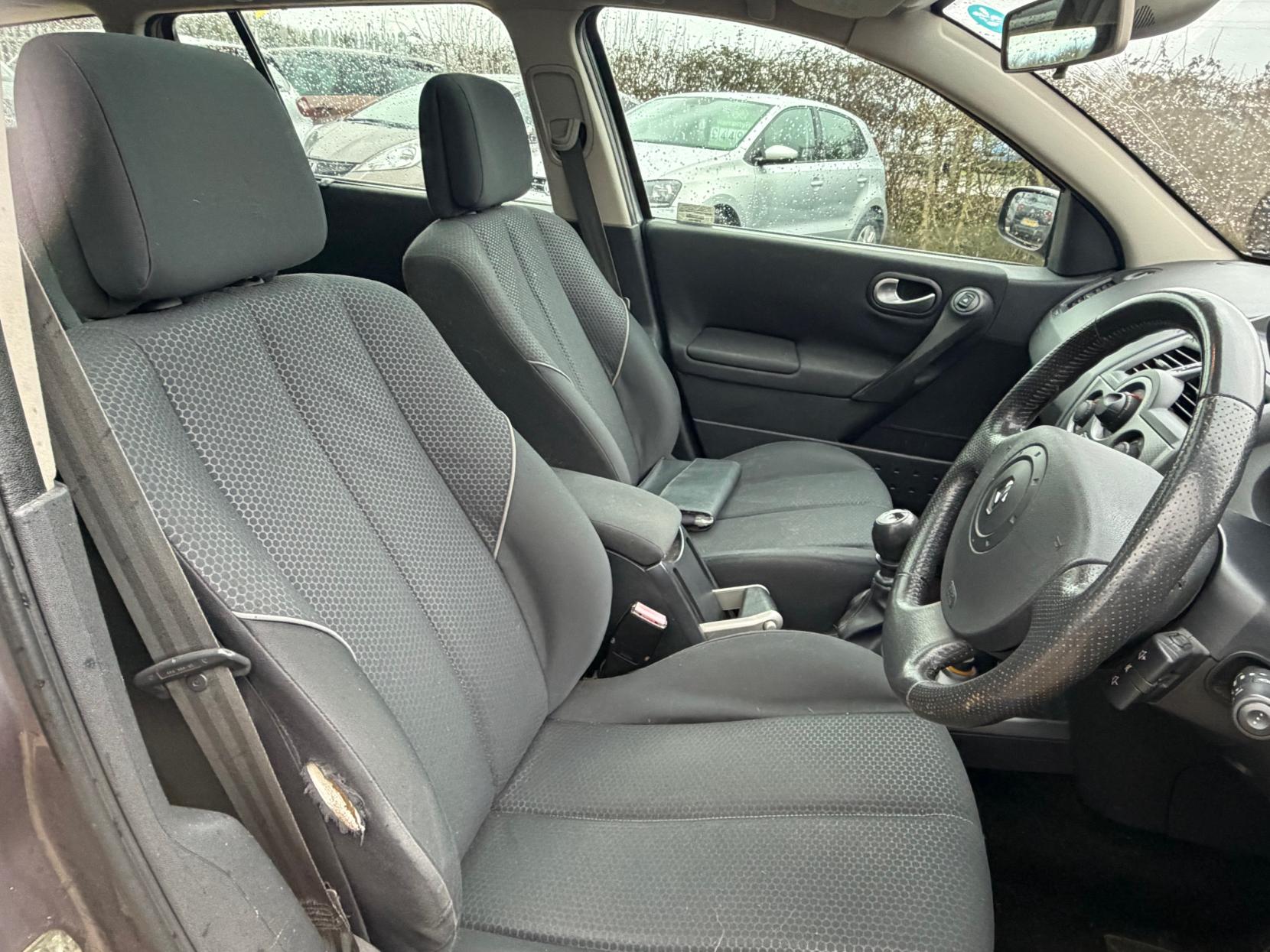 Renault Megane 1.9 dCi FAP Dynamique Estate 5dr Diesel Manual (154 g/km, 130 bhp)