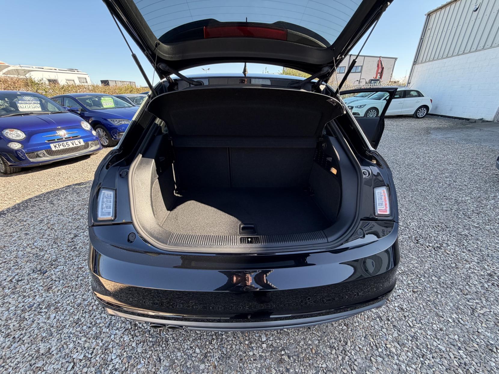 Audi A1 1.4 TFSI S line Hatchback 3dr Petrol S Tronic Euro 5 (s/s) (122 ps)