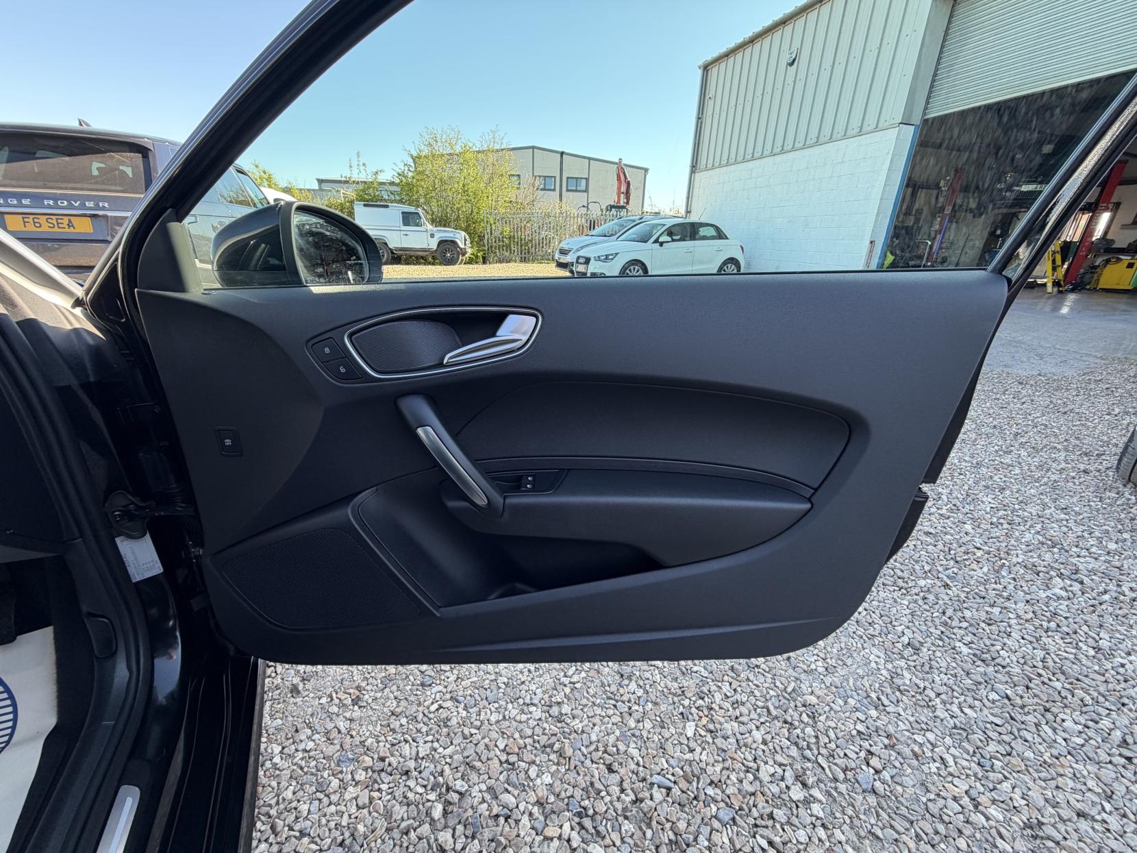 Audi A1 1.4 TFSI S line Hatchback 3dr Petrol S Tronic Euro 5 (s/s) (122 ps)