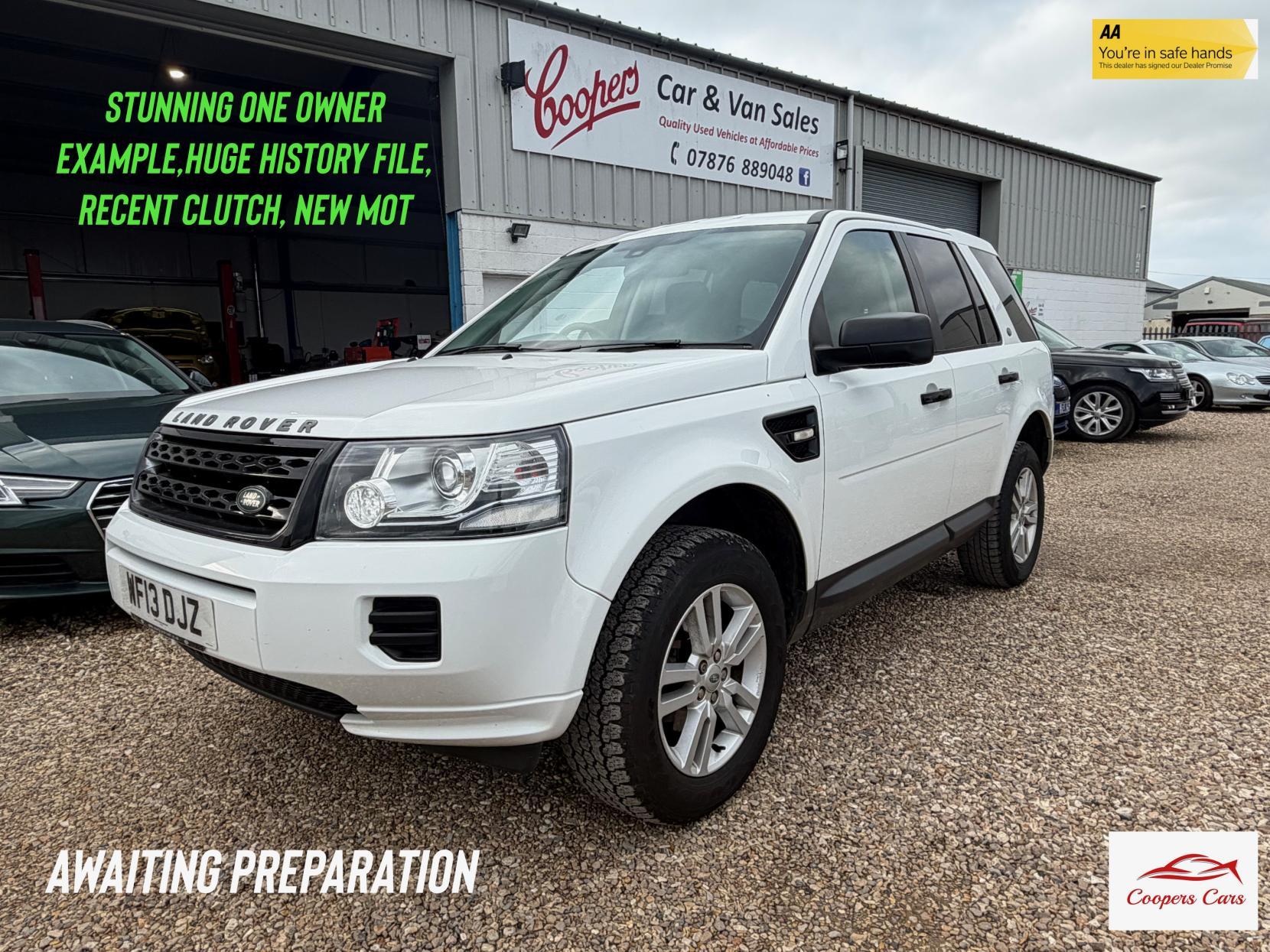 Land Rover Freelander 2 2.2 TD4 Black and White SUV 5dr Diesel Manual 4WD Euro 5 (s/s) (150 ps)