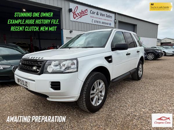 Land Rover Freelander 2 2.2 TD4 Black and White SUV 5dr Diesel Manual 4WD Euro 5 (s/s) (150 ps)