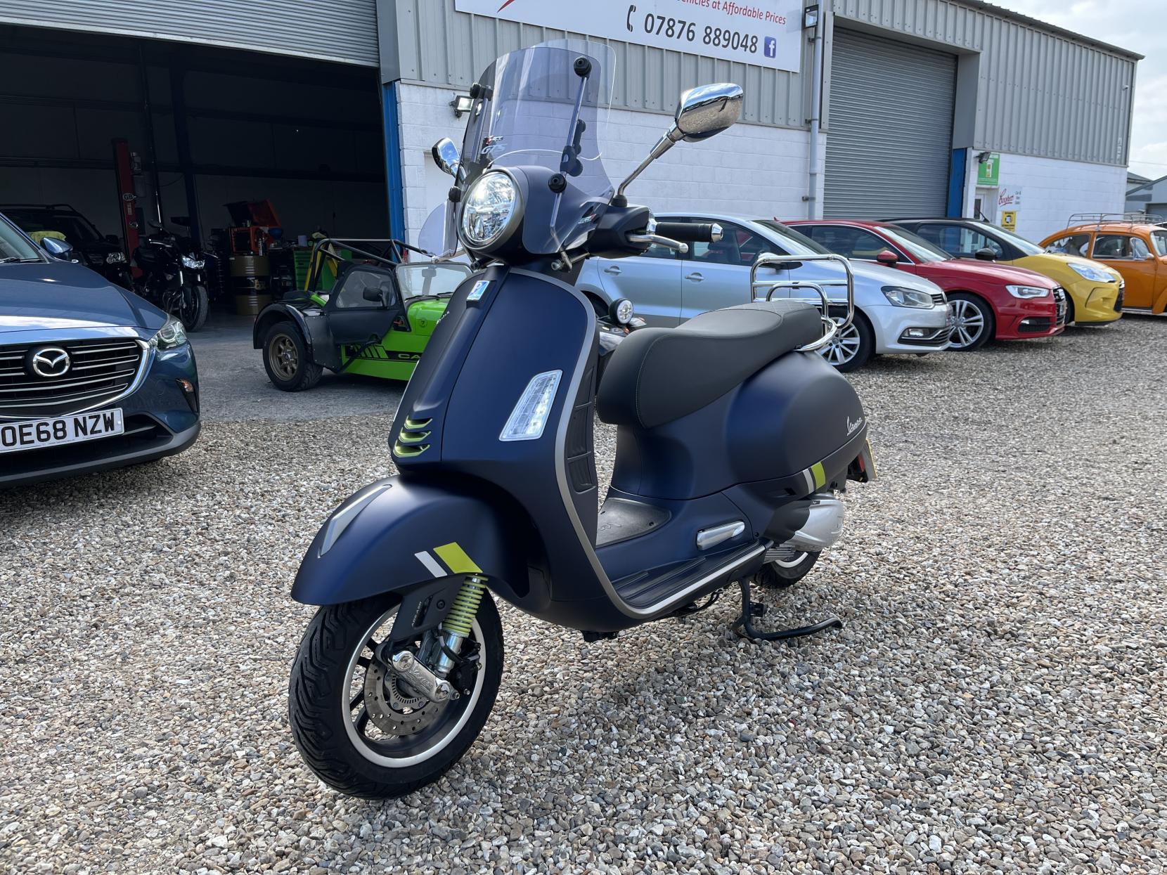 Piaggio Vespa GTS 300 HPE SuperTech ABS E5 Scooter Petrol Automatic (23.5 bhp)