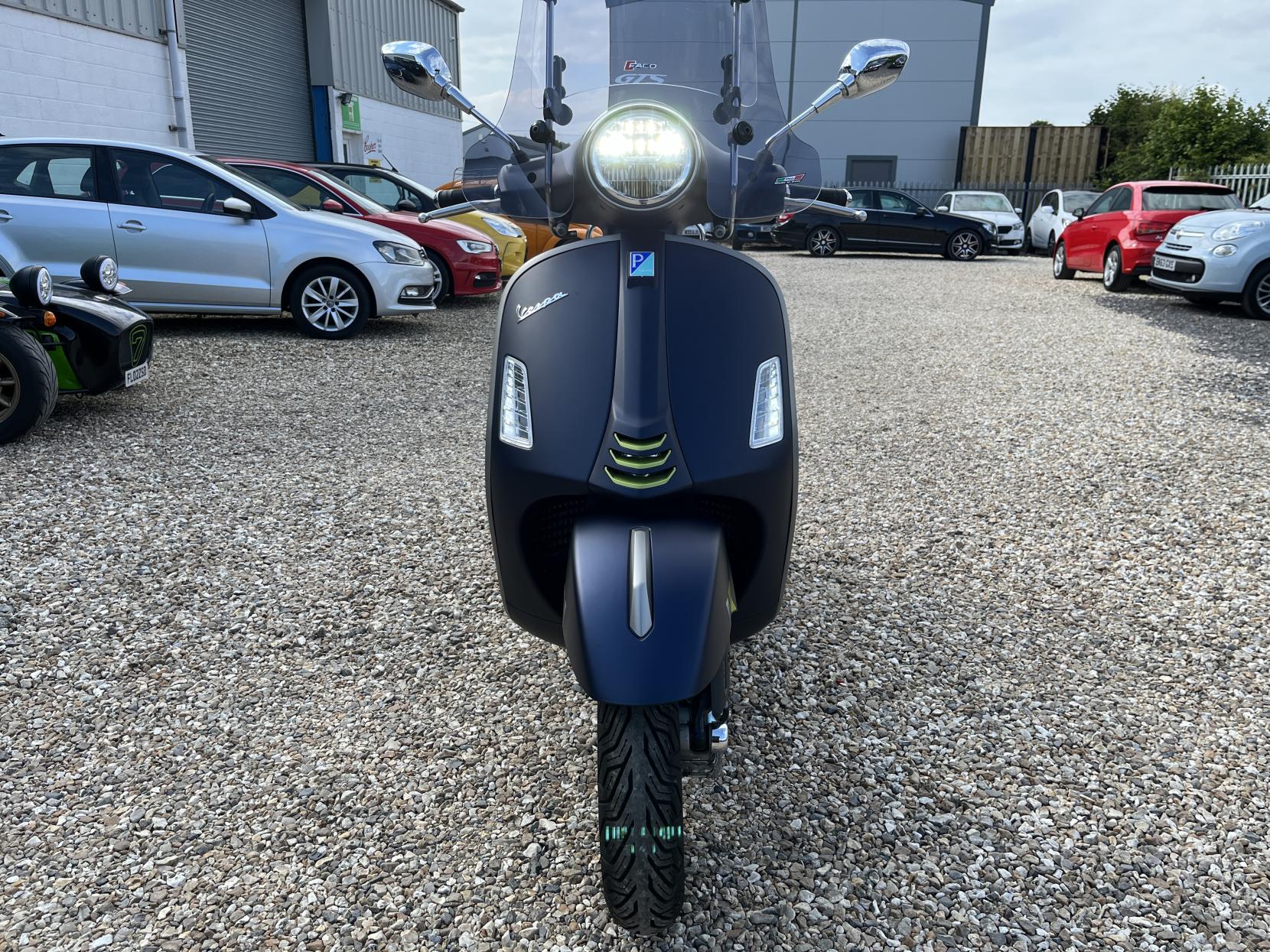 Piaggio Vespa GTS 300 HPE SuperTech ABS E5 Scooter Petrol Automatic (23.5 bhp)