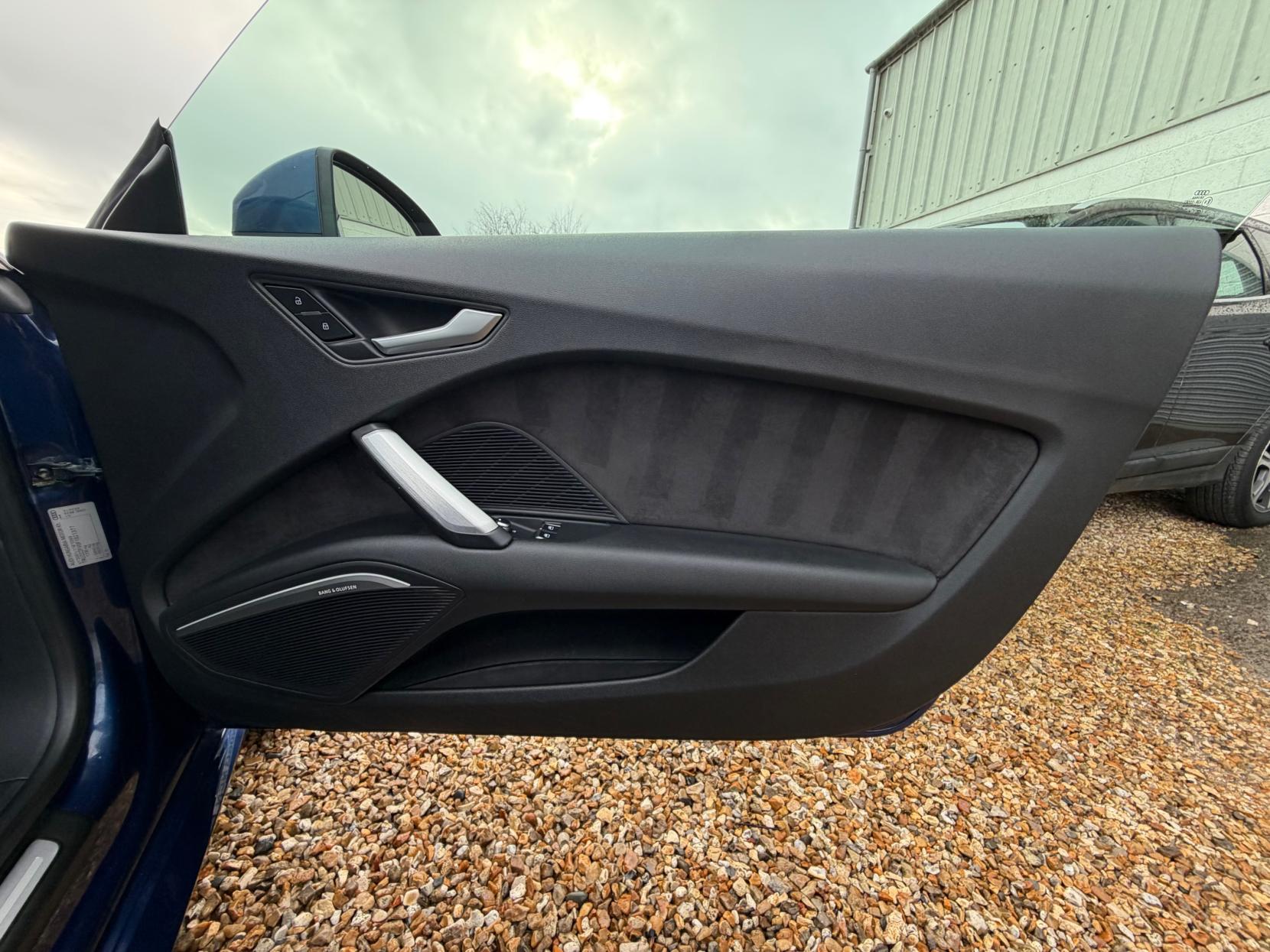 Audi TT 2.0 TFSI S line Coupe 3dr Petrol S Tronic quattro Euro 6 (s/s) (230 ps)