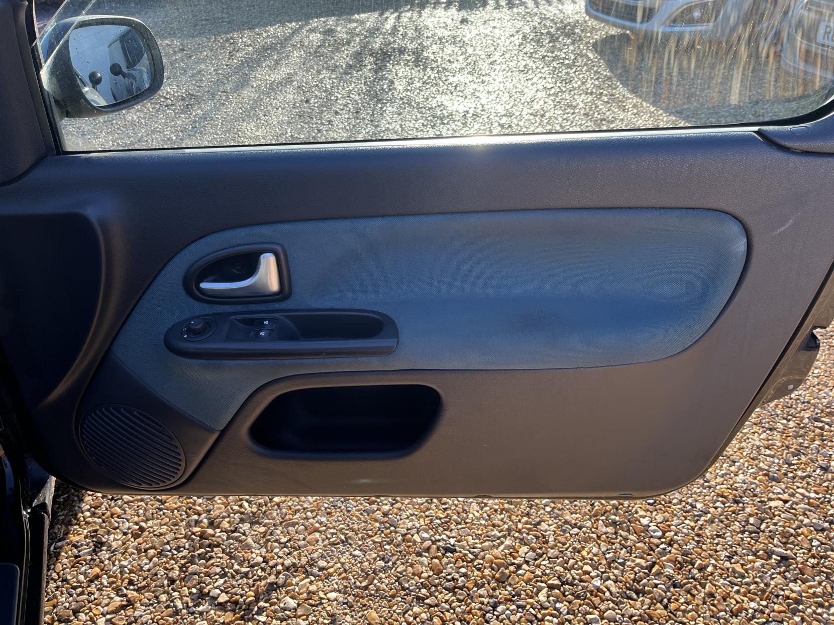 Renault Clio 1.5 dCi Dynamique Hatchback 3dr Diesel Manual (110 g/km, 80 bhp)