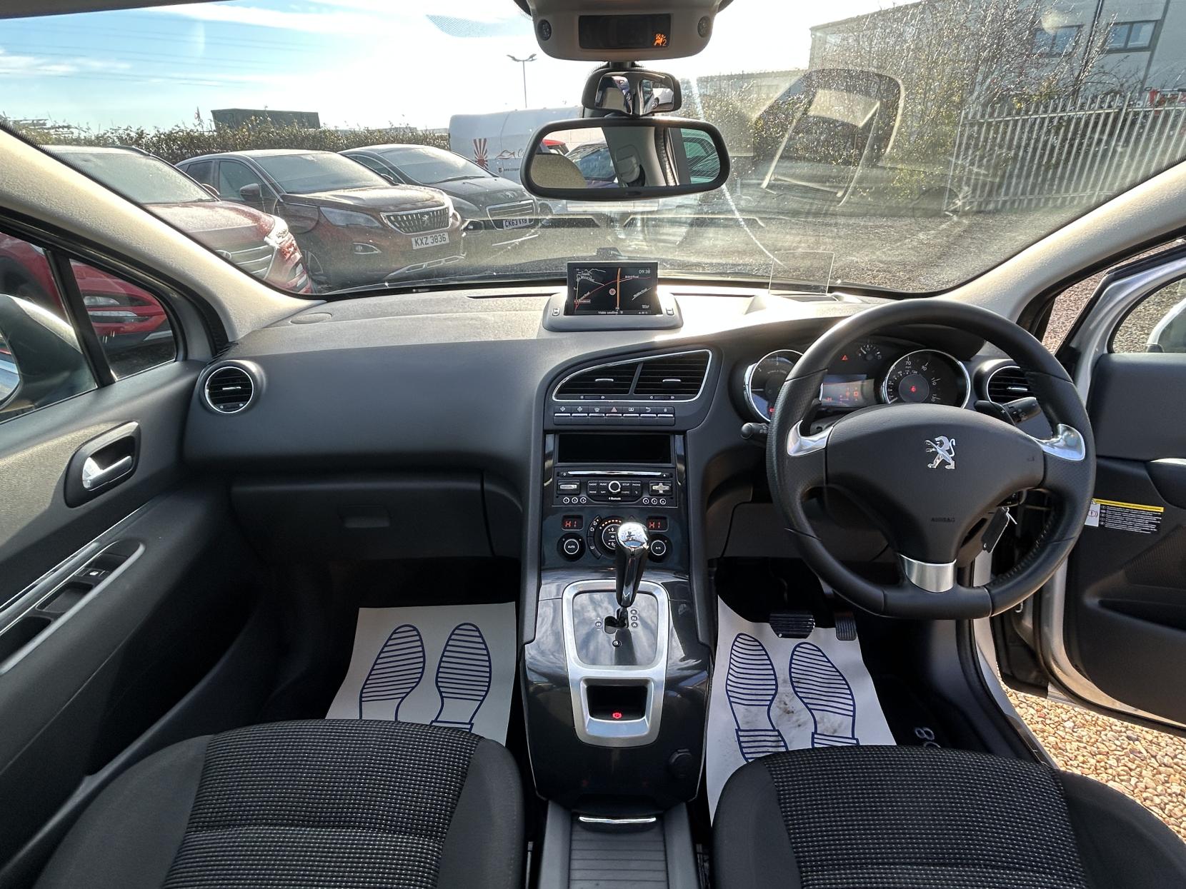 Peugeot 5008 1.6 e-HDi Allure MPV 5dr Diesel EGC Euro 5 (s/s) (115 ps)