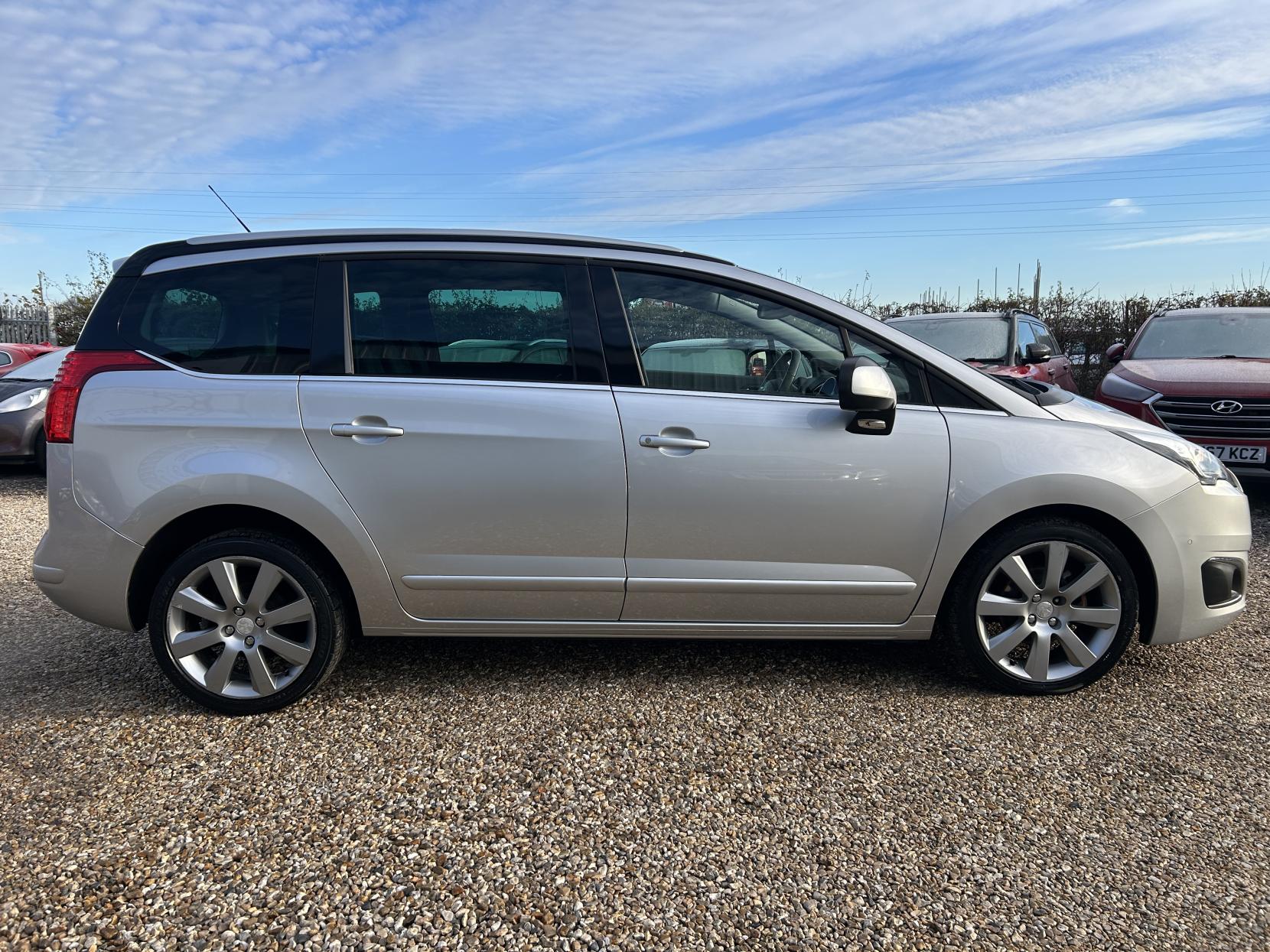 Peugeot 5008 1.6 e-HDi Allure MPV 5dr Diesel EGC Euro 5 (s/s) (115 ps)