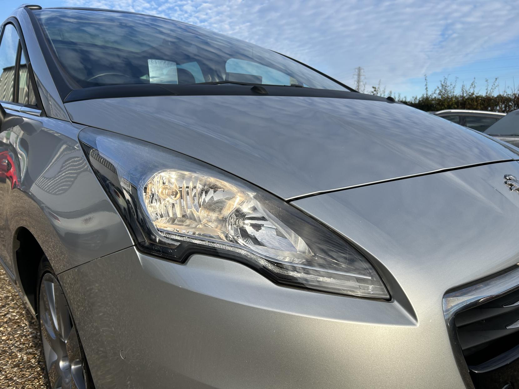 Peugeot 5008 1.6 e-HDi Allure MPV 5dr Diesel EGC Euro 5 (s/s) (115 ps)