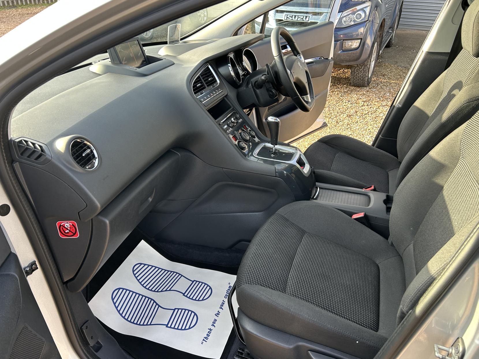 Peugeot 5008 1.6 e-HDi Allure MPV 5dr Diesel EGC Euro 5 (s/s) (115 ps)