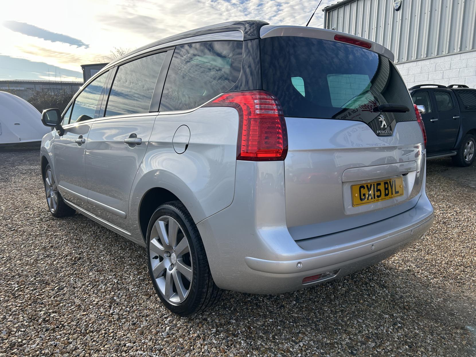 Peugeot 5008 1.6 e-HDi Allure MPV 5dr Diesel EGC Euro 5 (s/s) (115 ps)