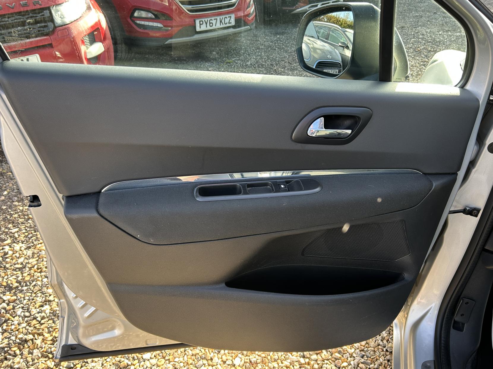 Peugeot 5008 1.6 e-HDi Allure MPV 5dr Diesel EGC Euro 5 (s/s) (115 ps)