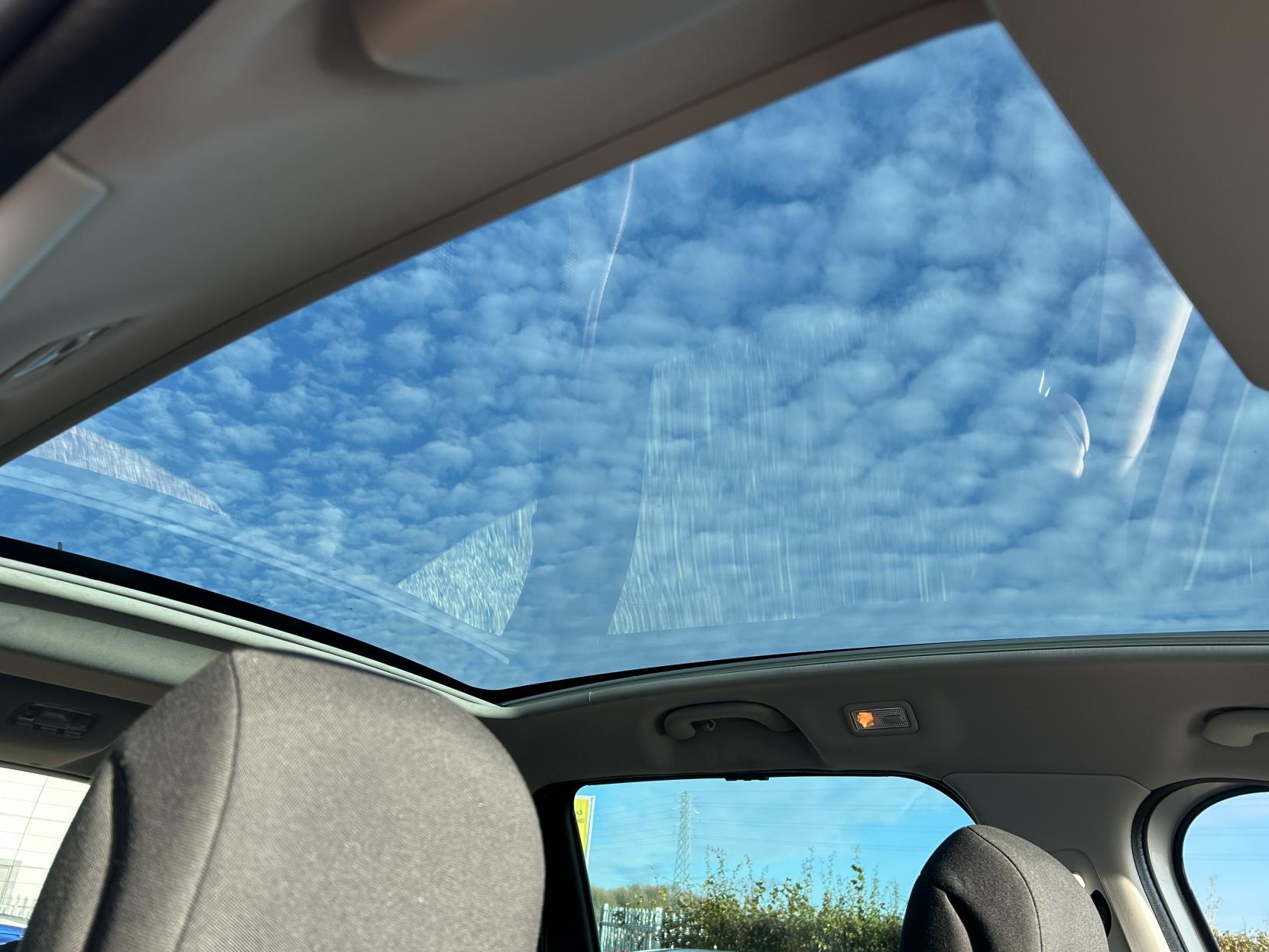 Peugeot 5008 1.6 e-HDi Allure MPV 5dr Diesel EGC Euro 5 (s/s) (115 ps)